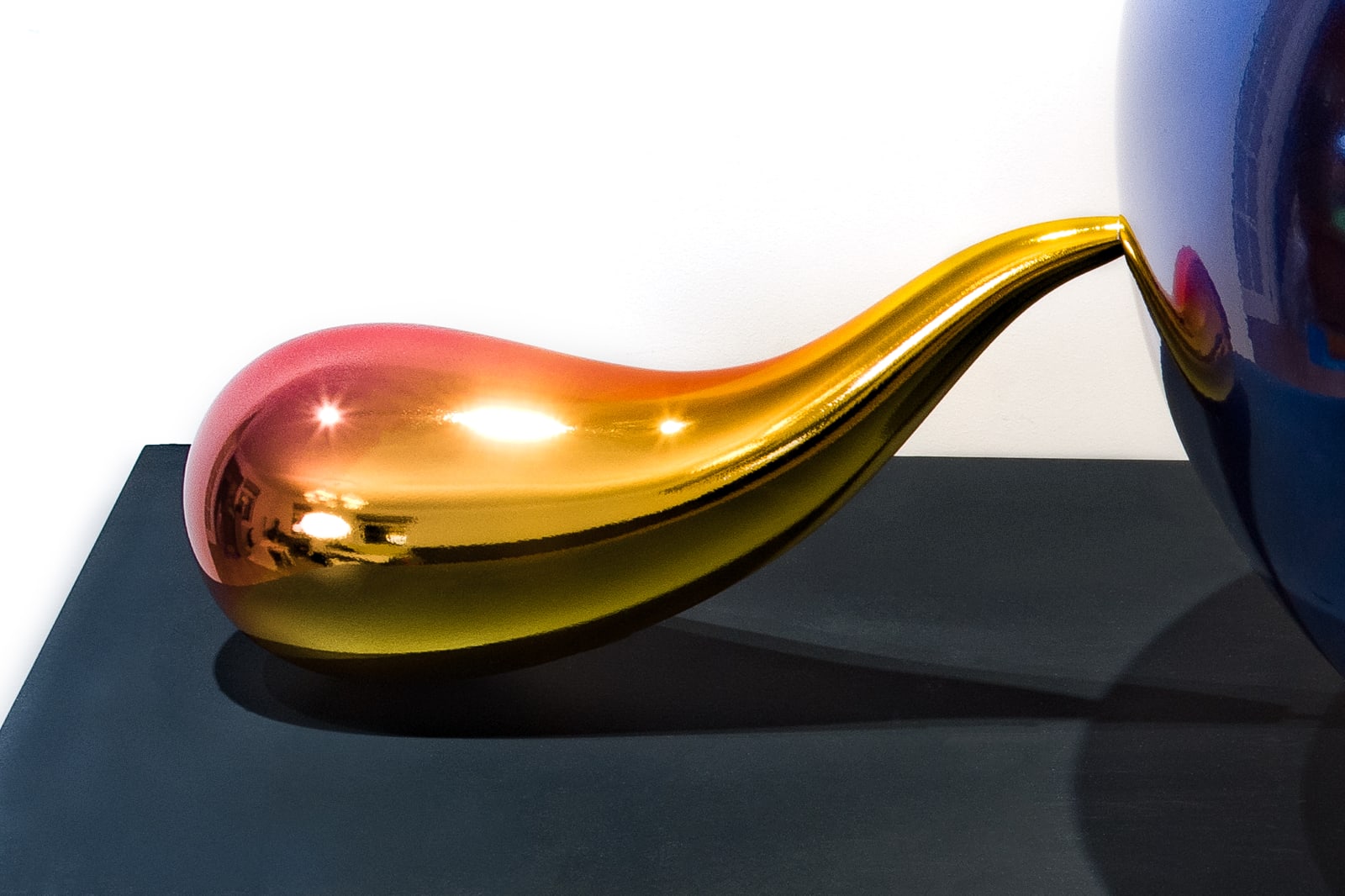 Valentin Korzhov, BLUE-YELLOW SPHERE • СИНЕ-ЖЁЛТЫЙ ШАР, 2019