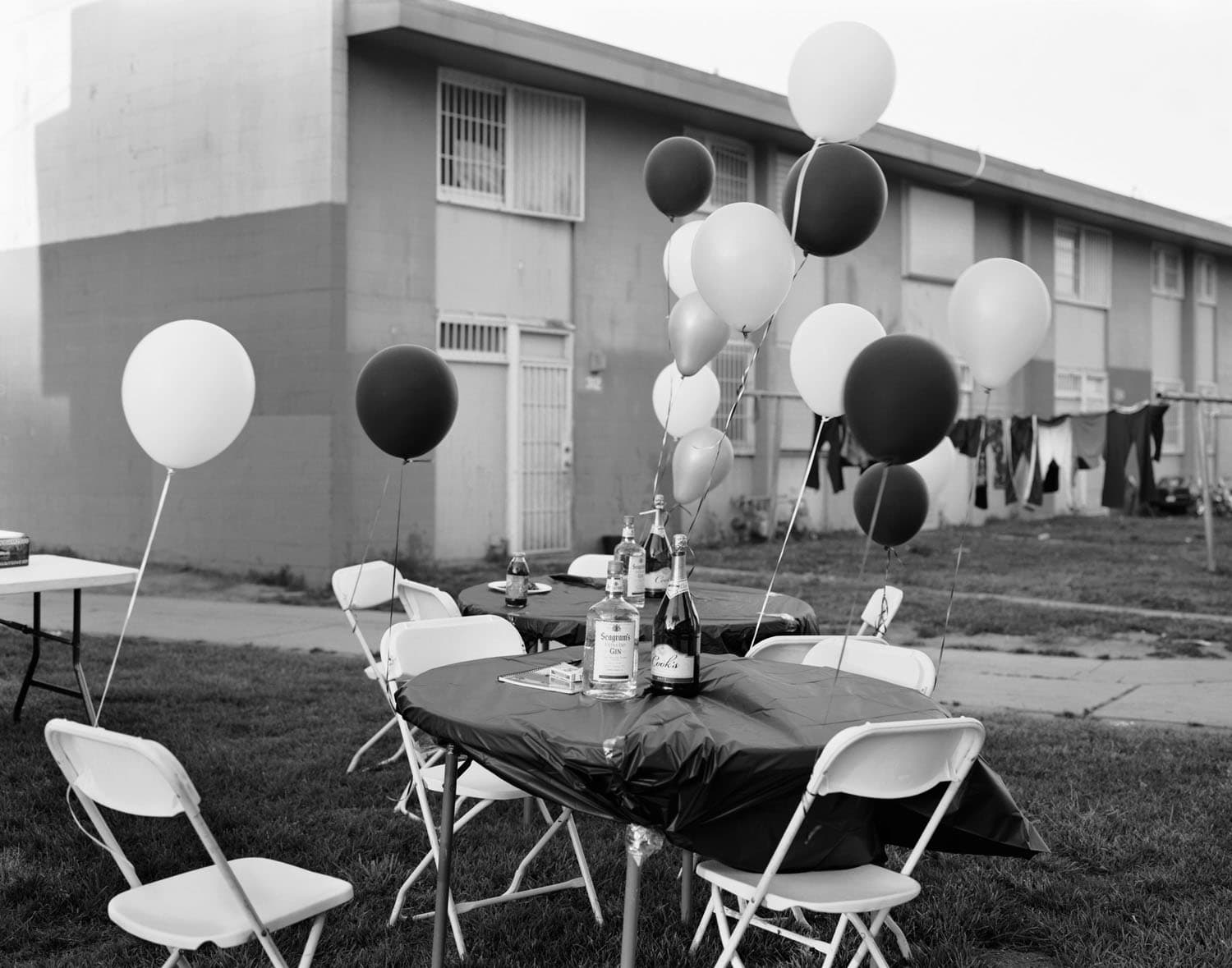 Dana Lixenberg, Untitled (Birthday party), 2009