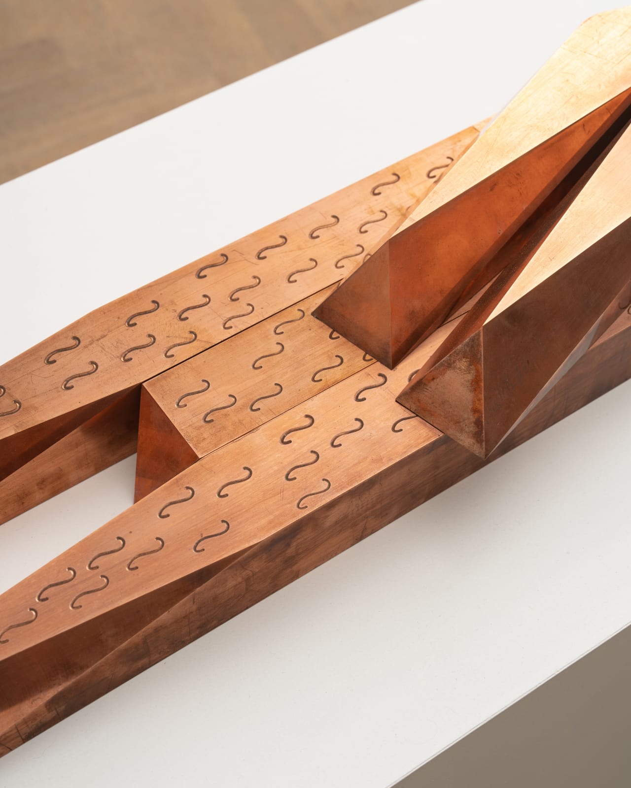 Lucy Skaer, La Chasse (copper hare 1), 2018