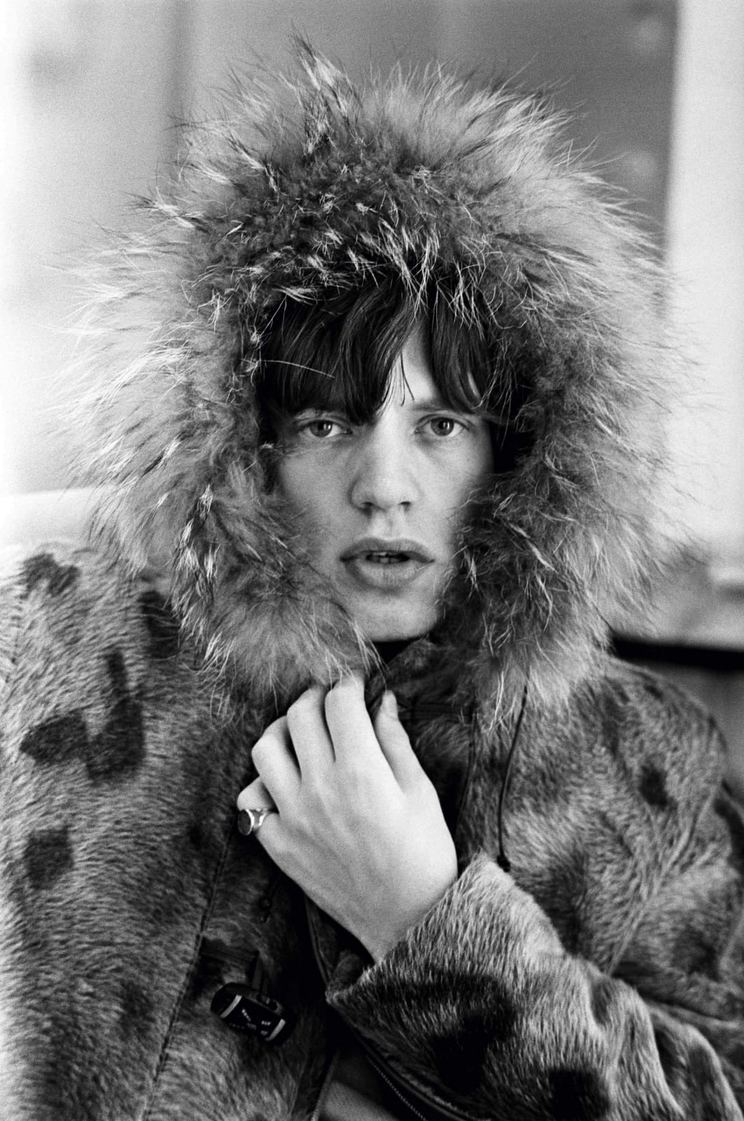 Terry O'Neill, Mick in a Fur Parka, 1964