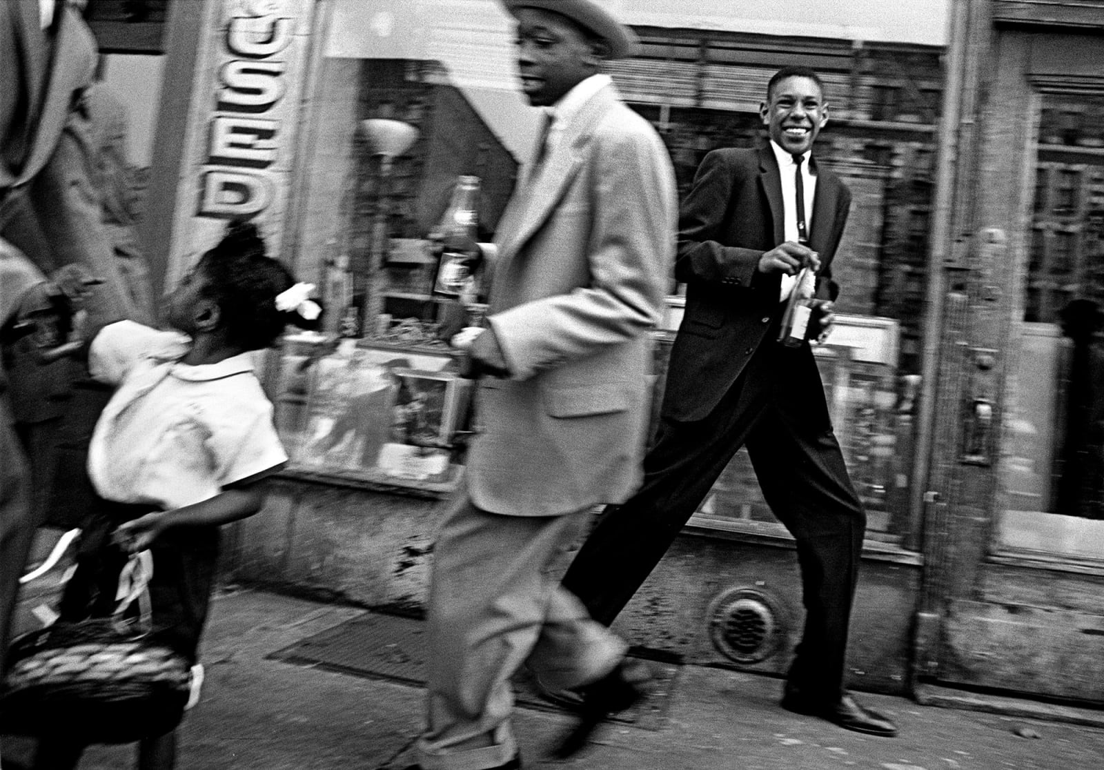 William Klein, Moves + Pepsi, Harlem, 1955