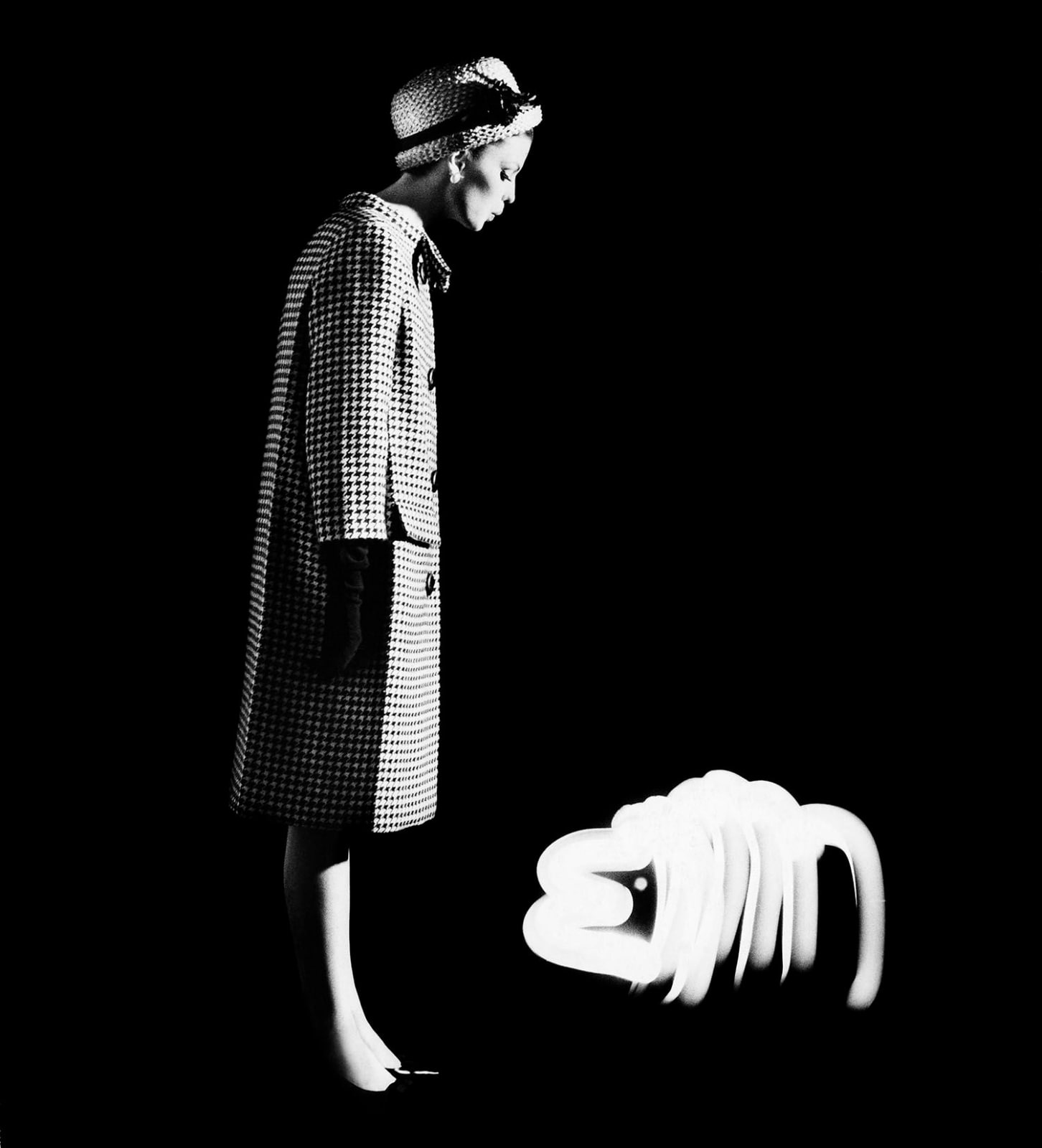 William Klein, Dorothy + light dog, Paris, 1962
