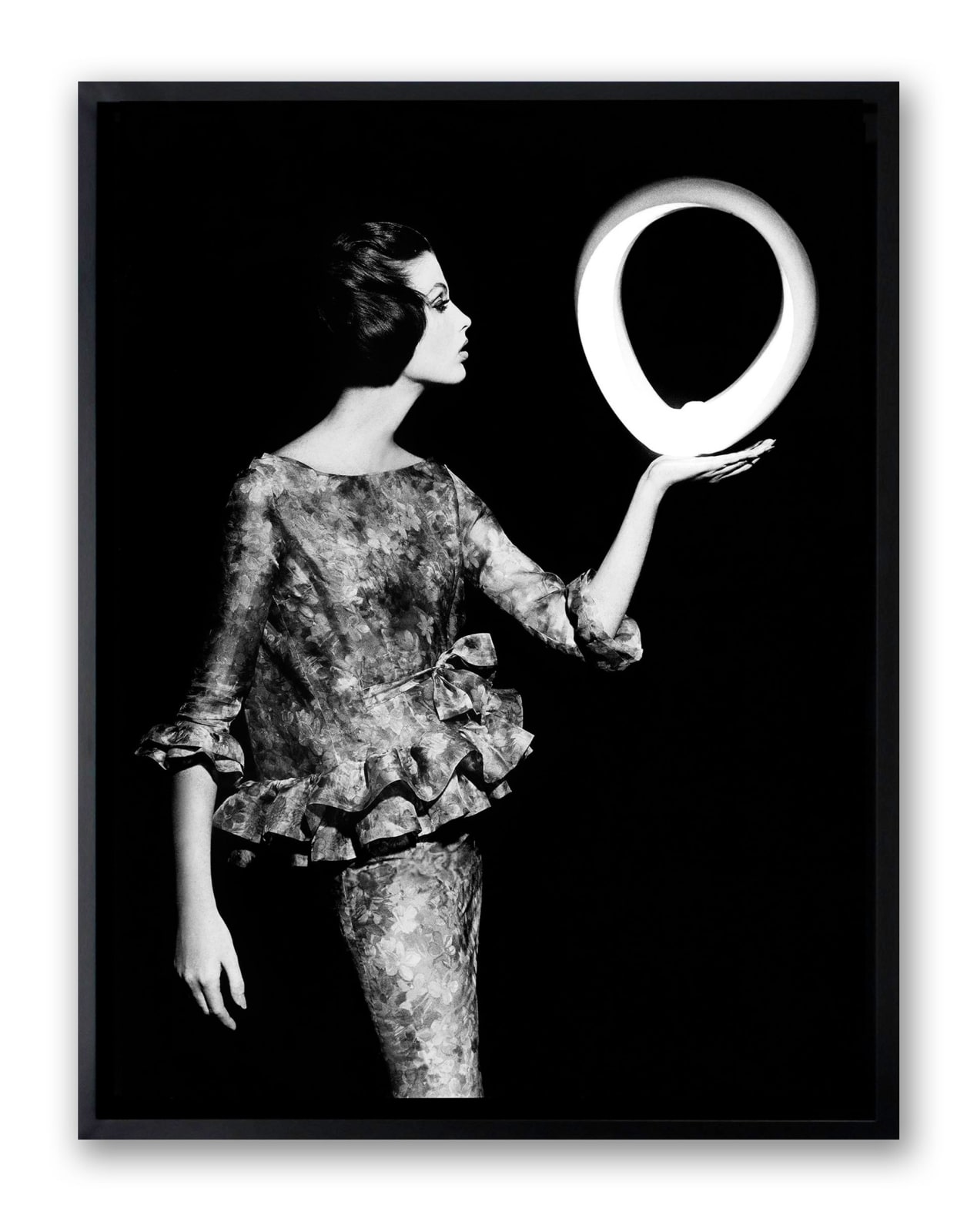 William Klein, Dorothy + Big White Circle, Paris, 1962