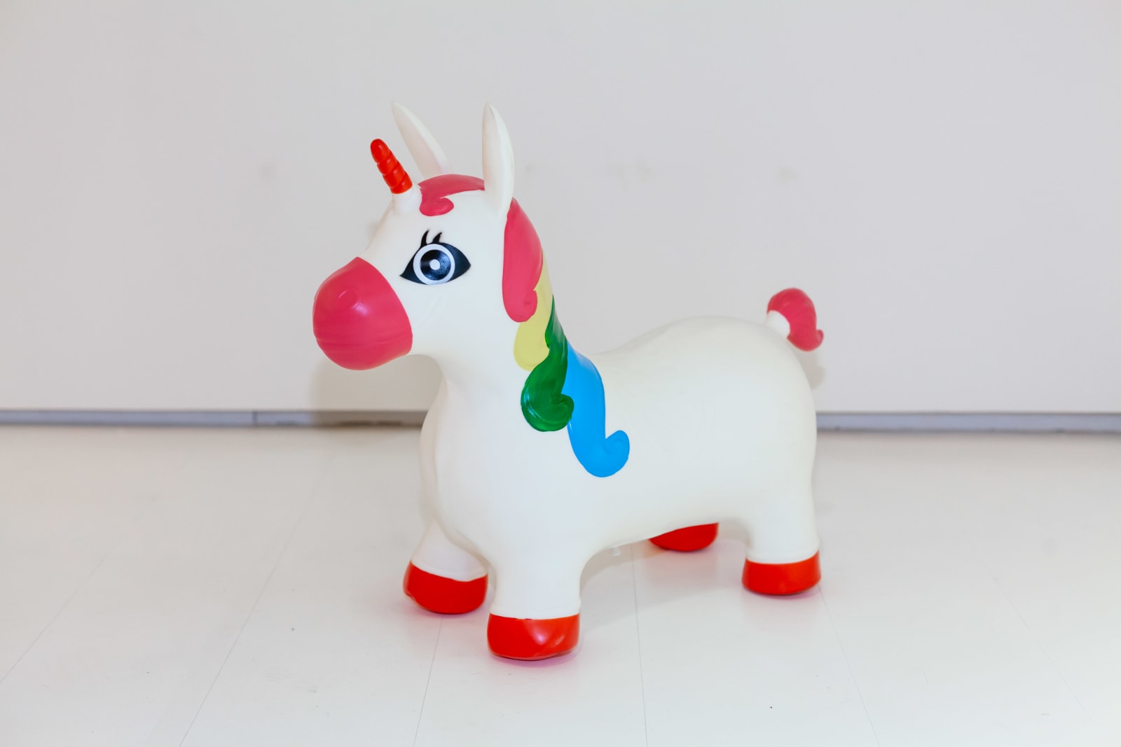 Halle Group, White Unicorn, 2022