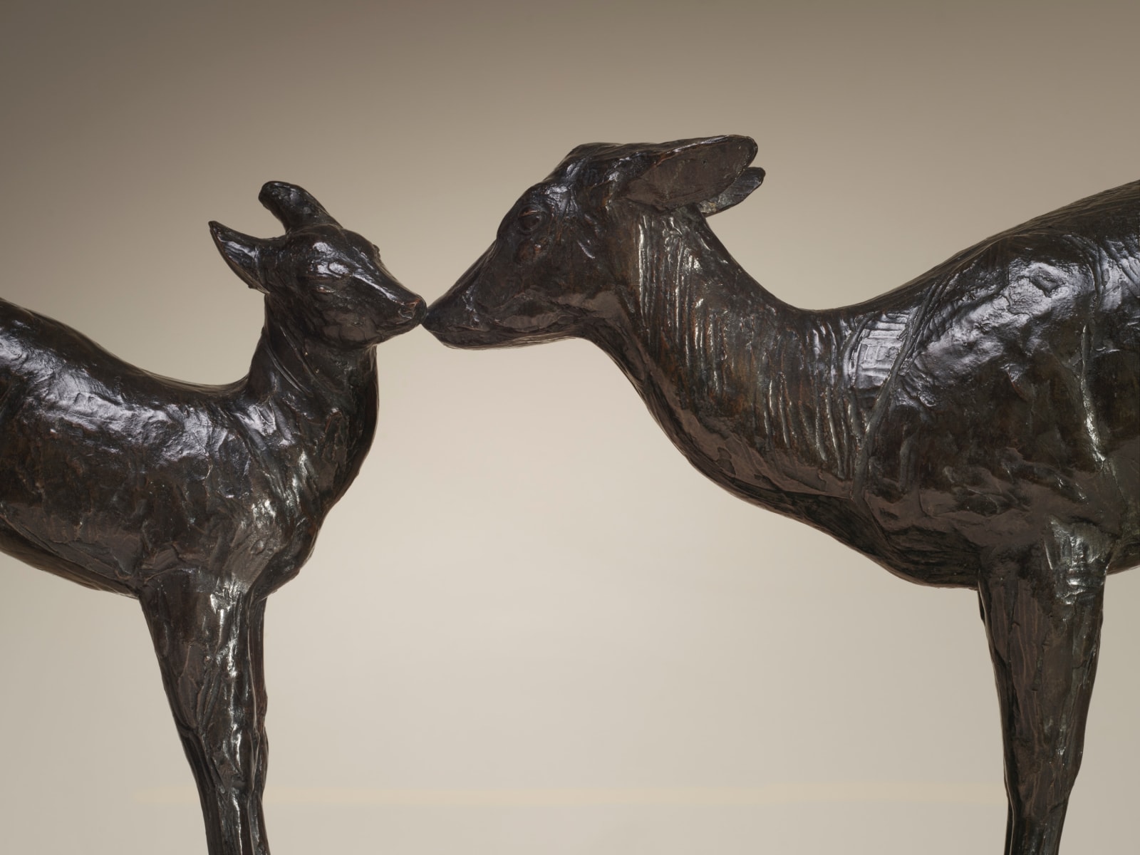Rembrandt Bugatti, Biche et Faon Axis, 1909, sculpture en bronze