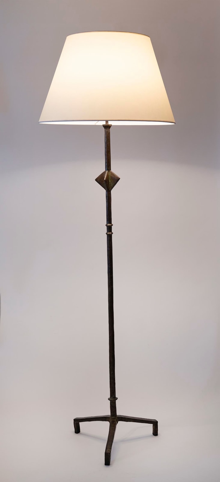 ALBERTO GIACOMETTI: Lampadaire Etoile, circa 1936, Bronze