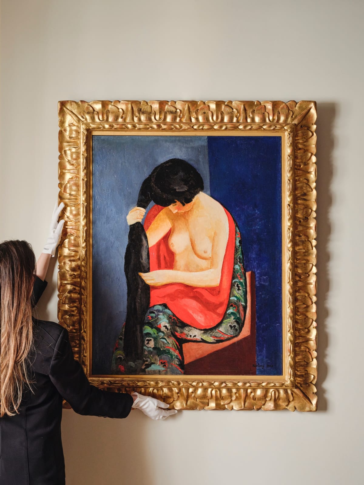 MOÏSE KISLING: Jeune Femme Assise Se Coiffant, 1918, huile sur toile