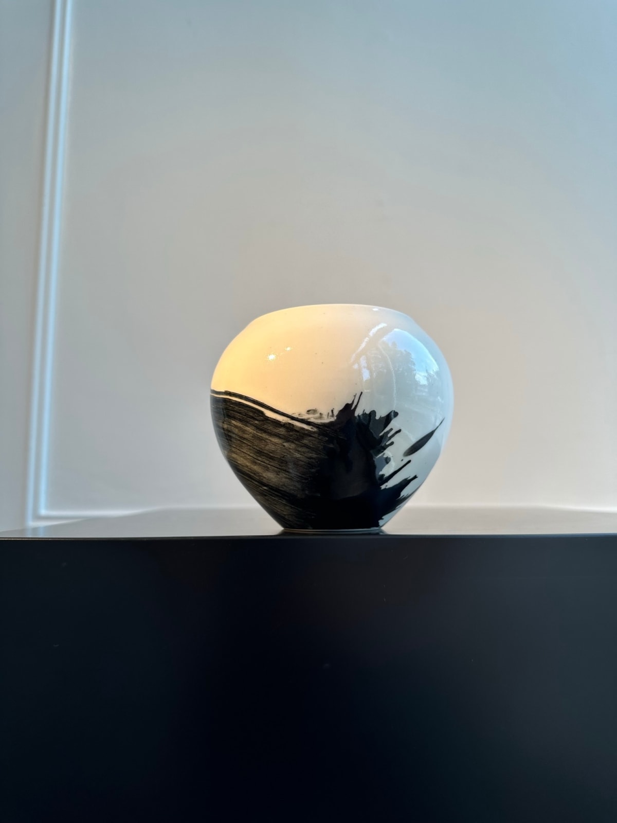 Tom Kemp, Thrown porcelain vessel, 2023