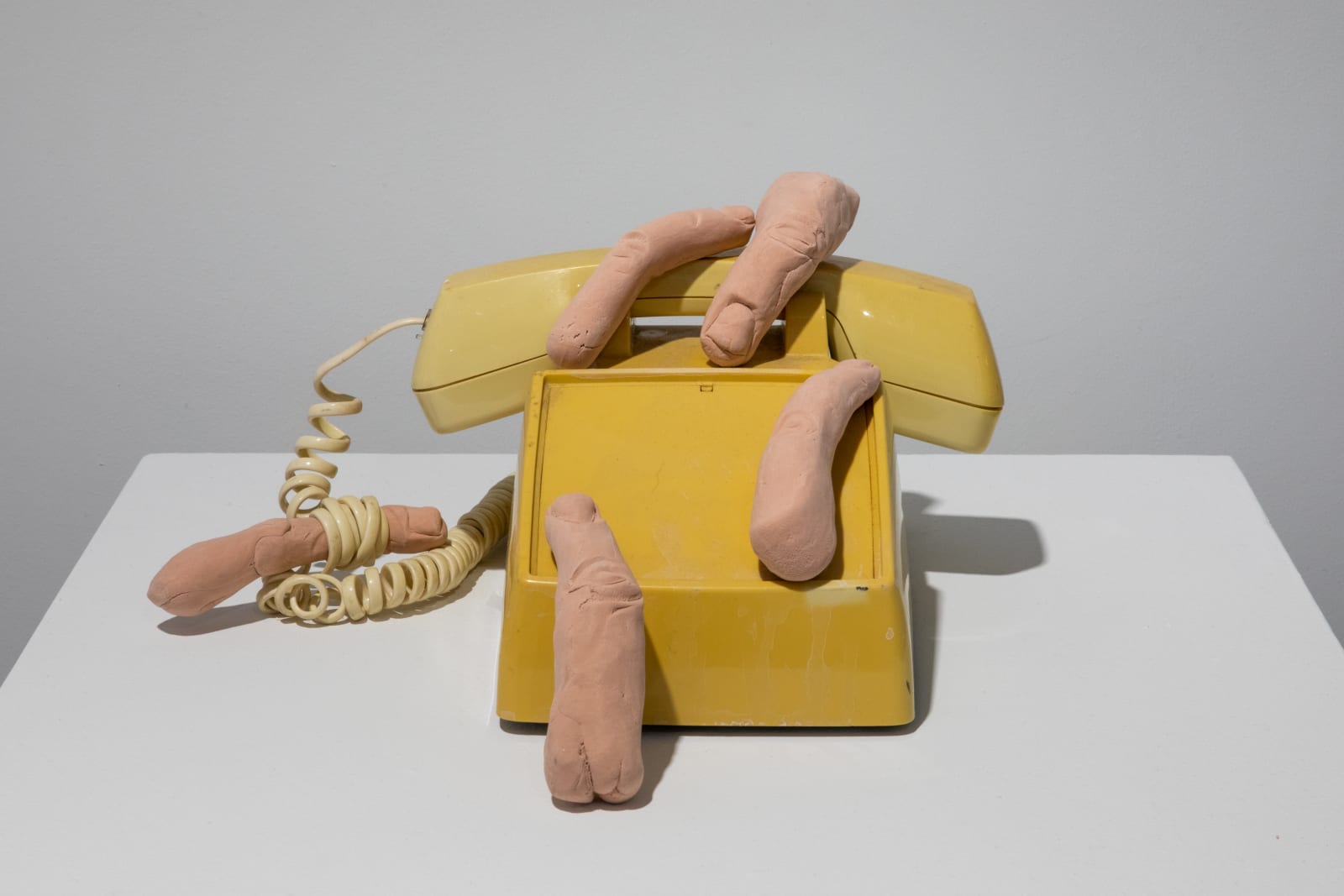 Molly Lowe, FINGER PHONE, 2013