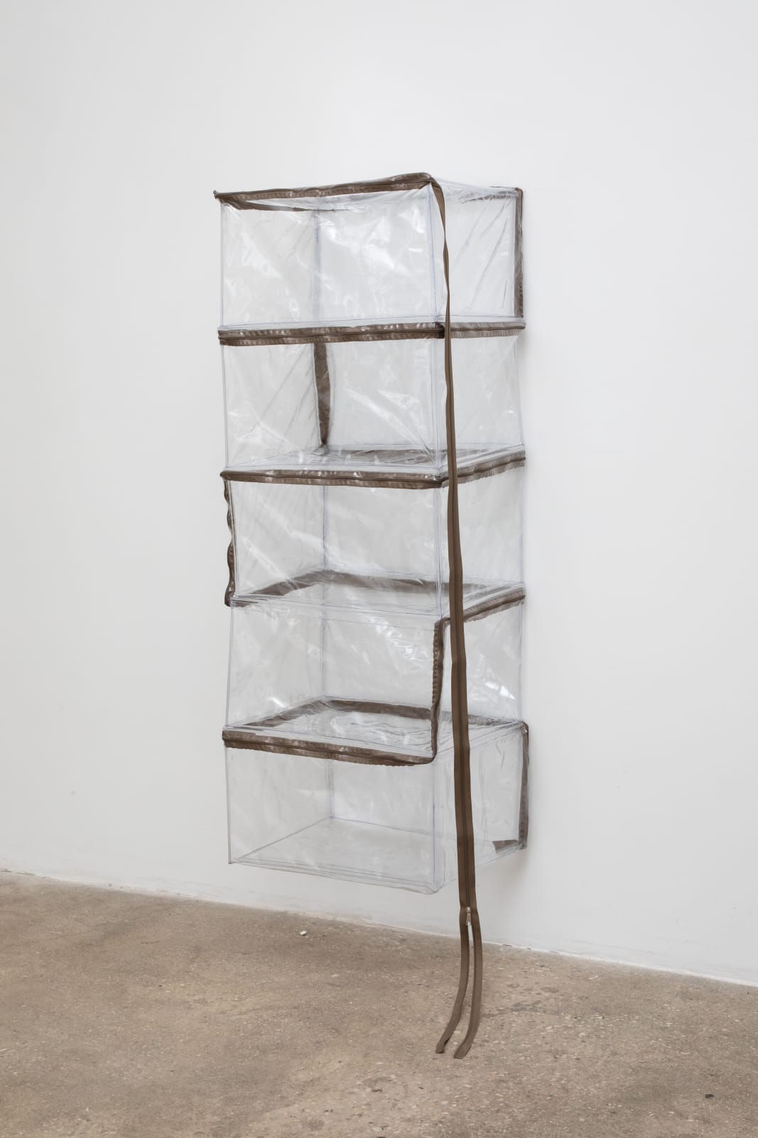 Alina Tenser, Container For Utterance, vacant, olive, 2022