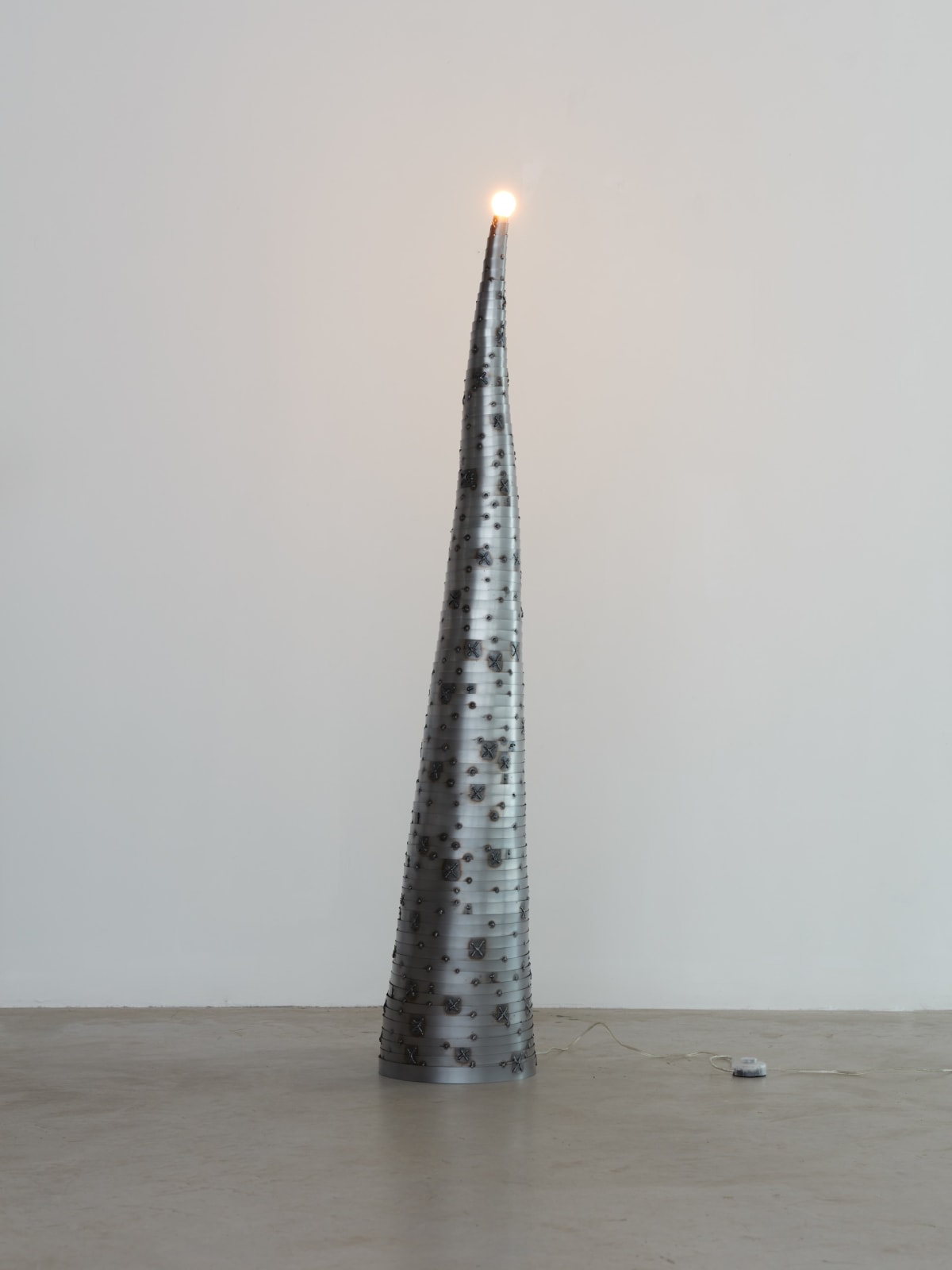 Yoon Shun, Orbit stand light L, 2024