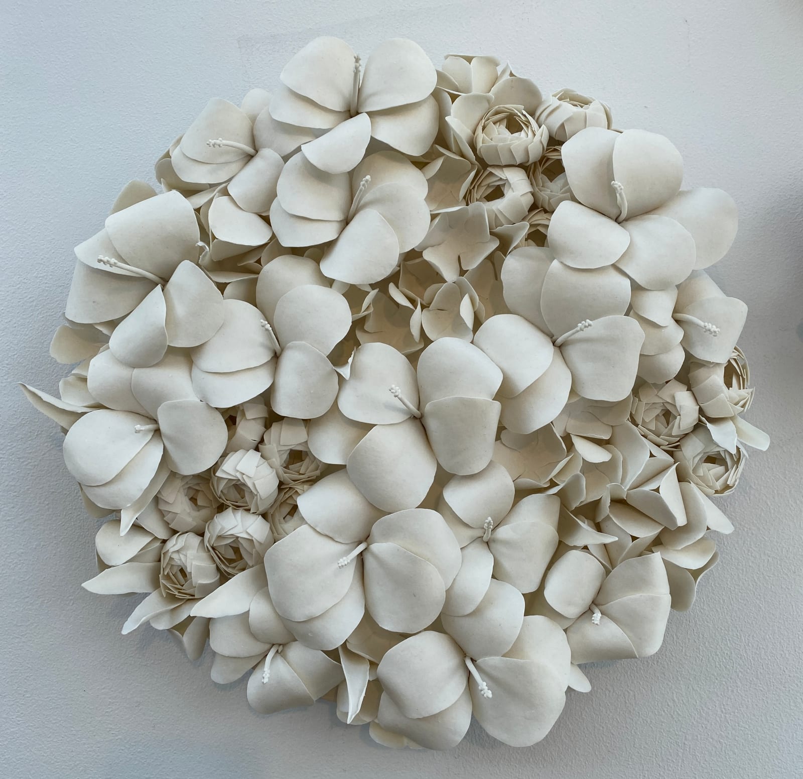 Valéria Nascimento, Large White Flora, 2022