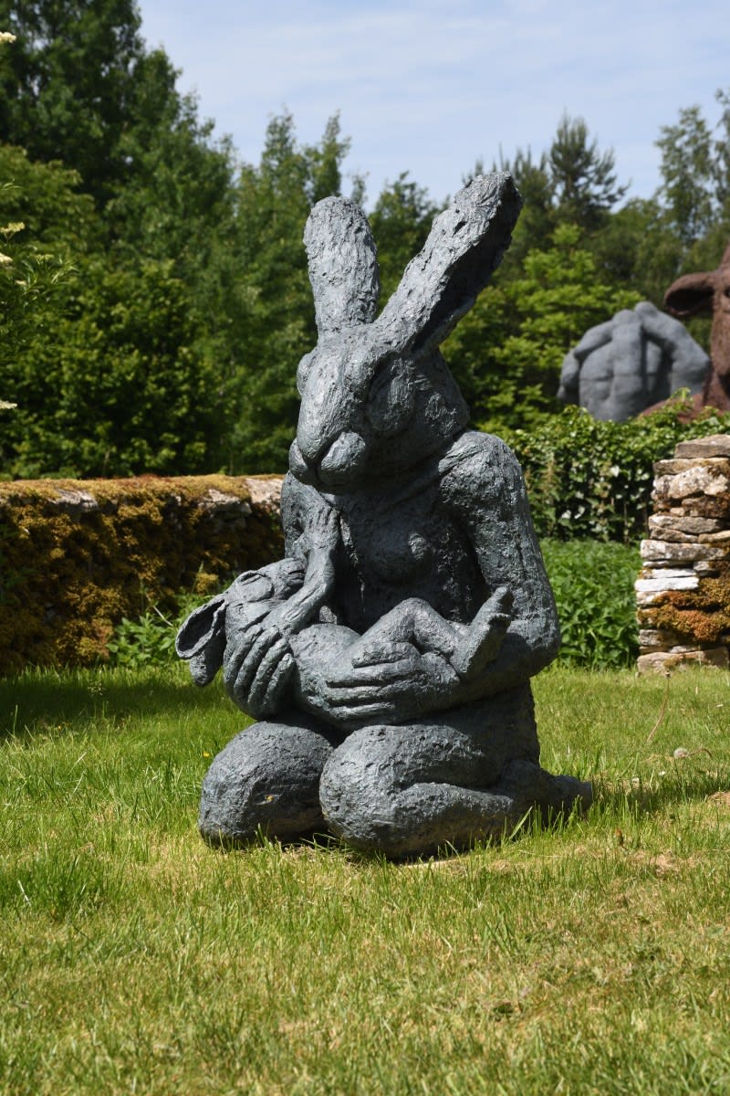 Sophie Ryder, Kneeling Mother and Baby, 2020
