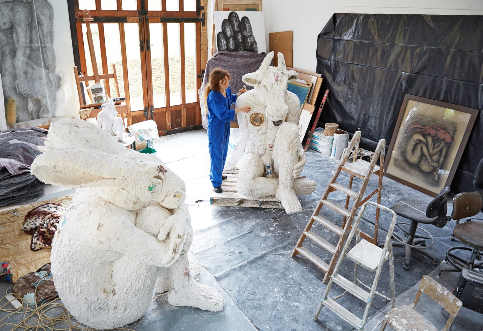 Sophie Ryder, Girl with Knees Up , 2018