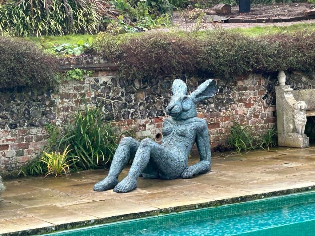 Sophie Ryder, Reclining Ladyhare, 2020