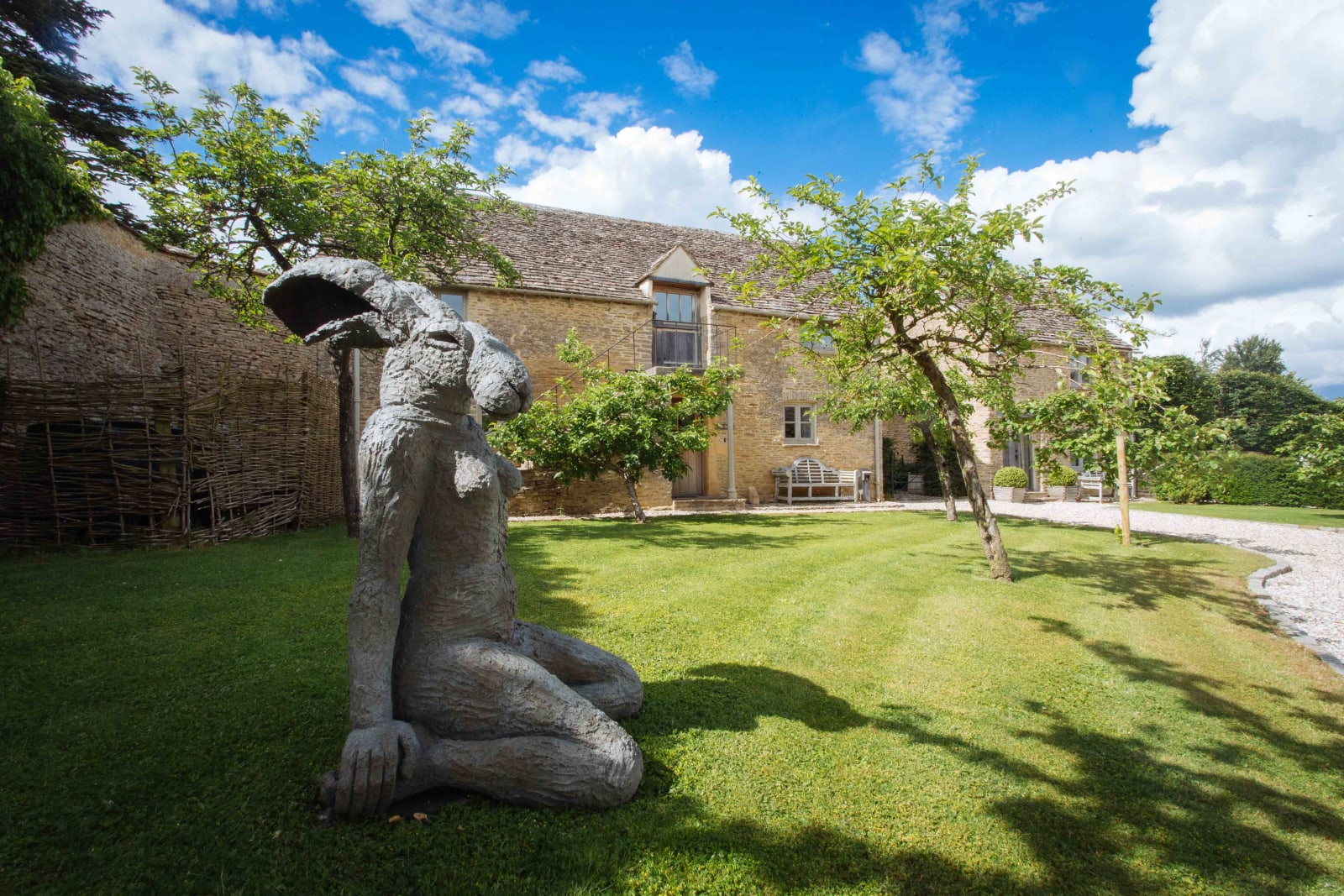 Sophie Ryder, Sitting