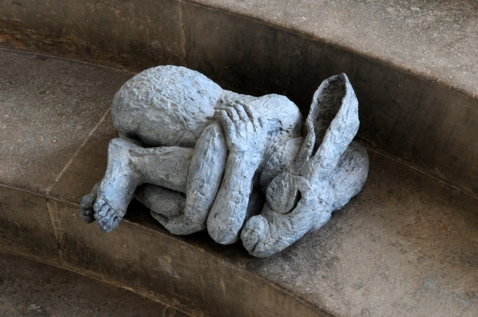 Sophie Ryder, Curled Up , 2004