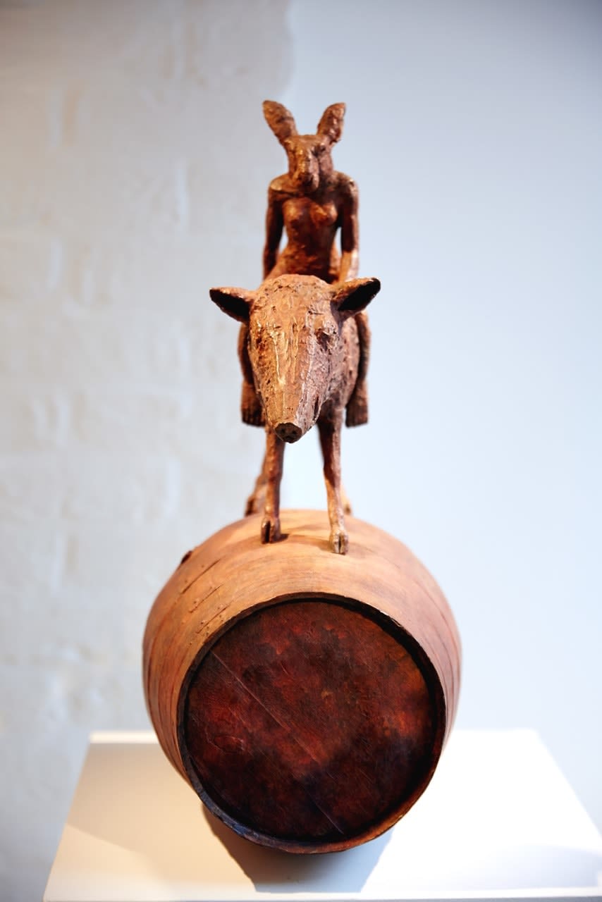Sophie Ryder, Ladyhare and Boar on a Barrel, 2017