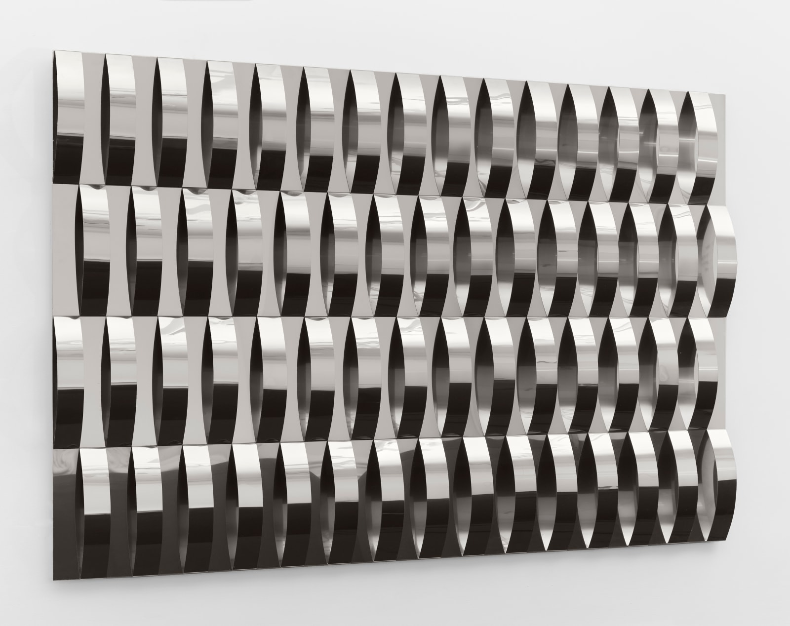 Getulio Alviani, rilievo speculare a elementi curvi opera n.9, 1962-67