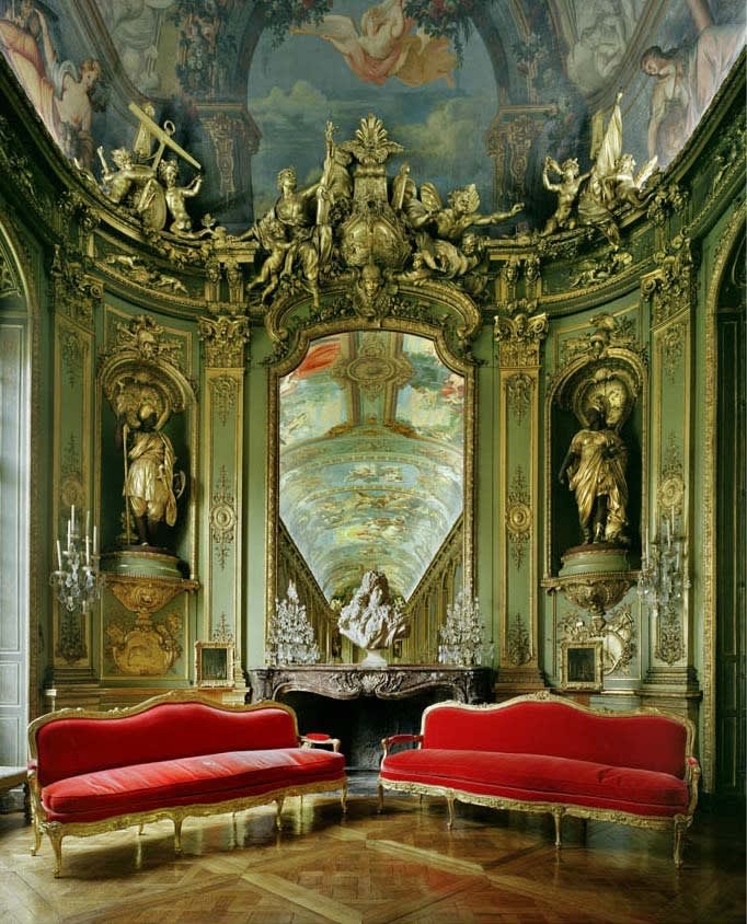 Michael Eastman, Two Red Couches, Paris, 2010