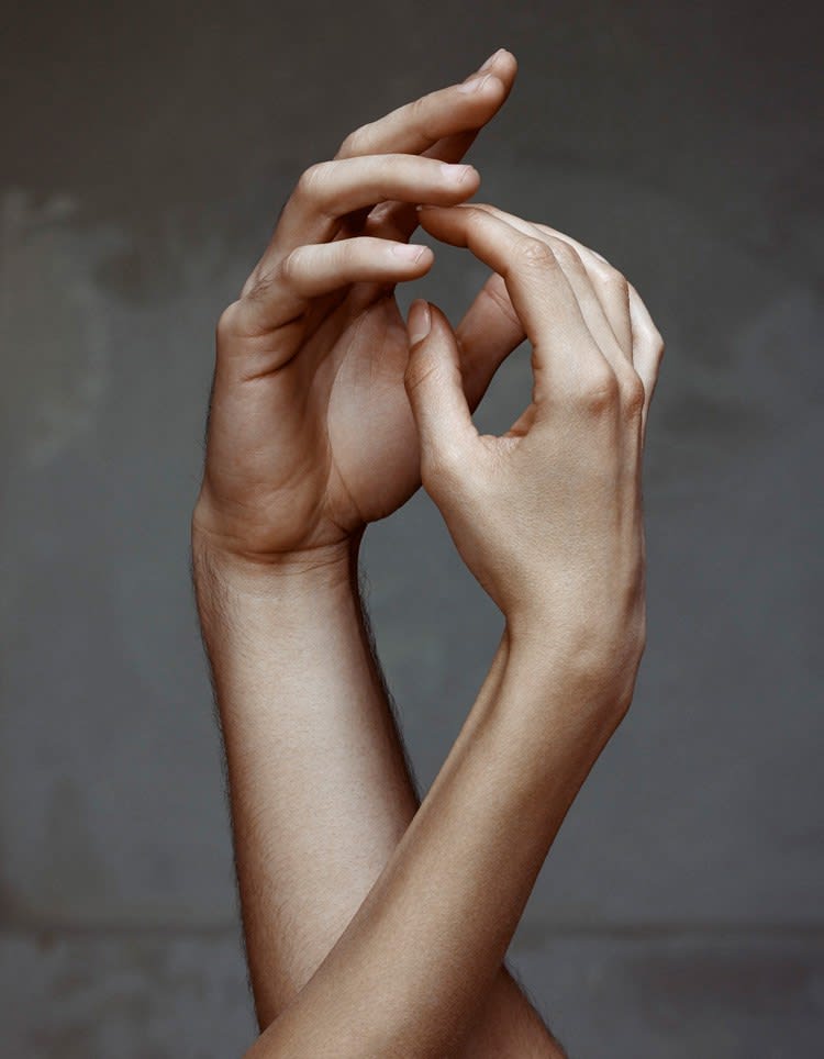 two intertwined right hands belonging to two different figures, inspired by Rodin's sculpture The Cathedral, by Erwin Olaf