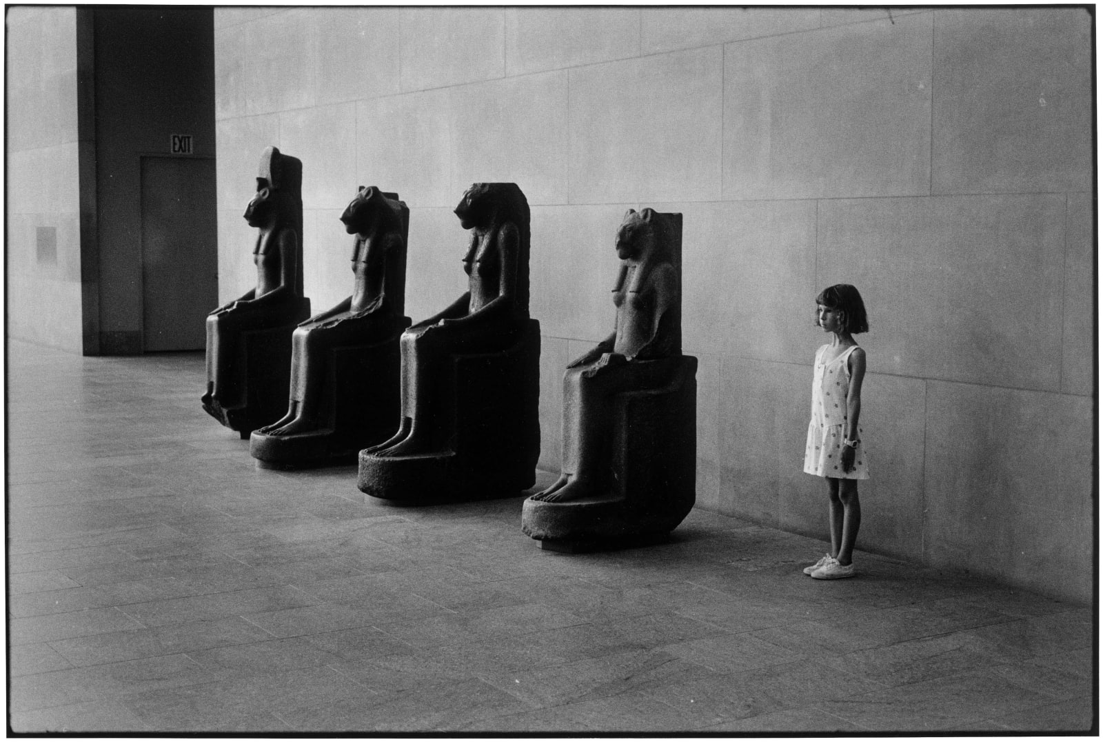 Elliott Erwitt, Metropolitan Museum, NYC, 1988