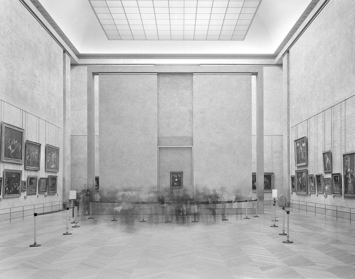 Matthew Pillsbury La Salle des États at the Louvre with crowd of viewers in front of the Mona Lisa