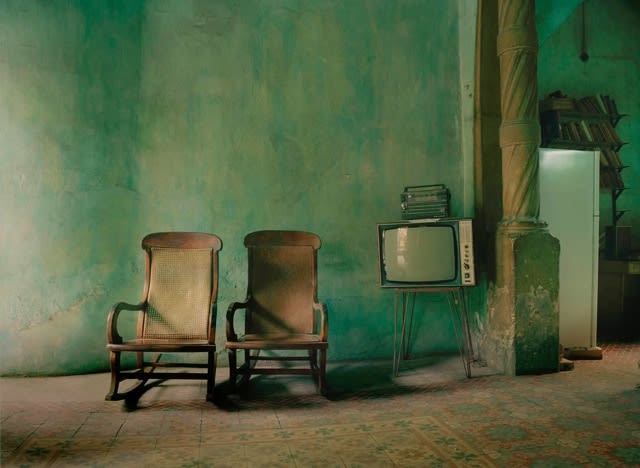 Michael Eastman, Two Chairs with TV #2, Havana, 2002