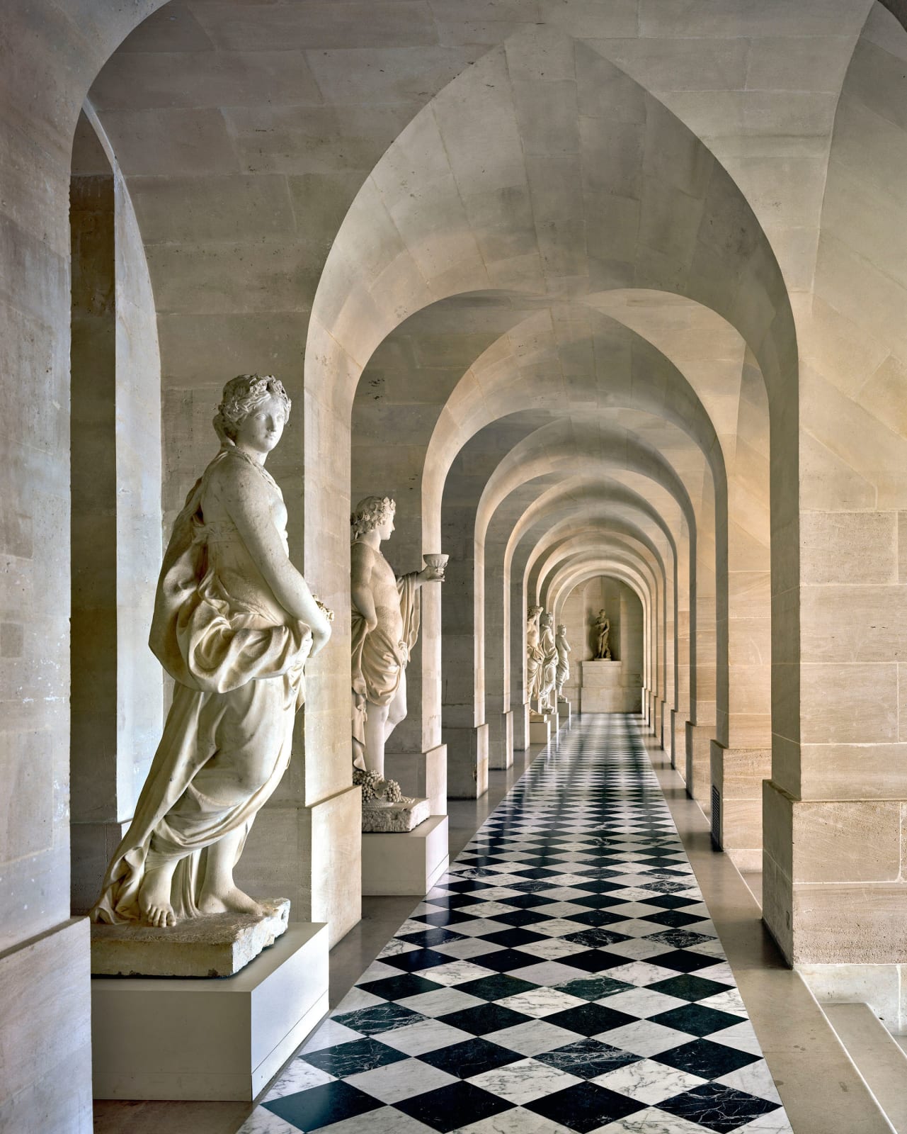 Robert Polidori, Galerie Basse #1, Versailles, hall of sculptures 