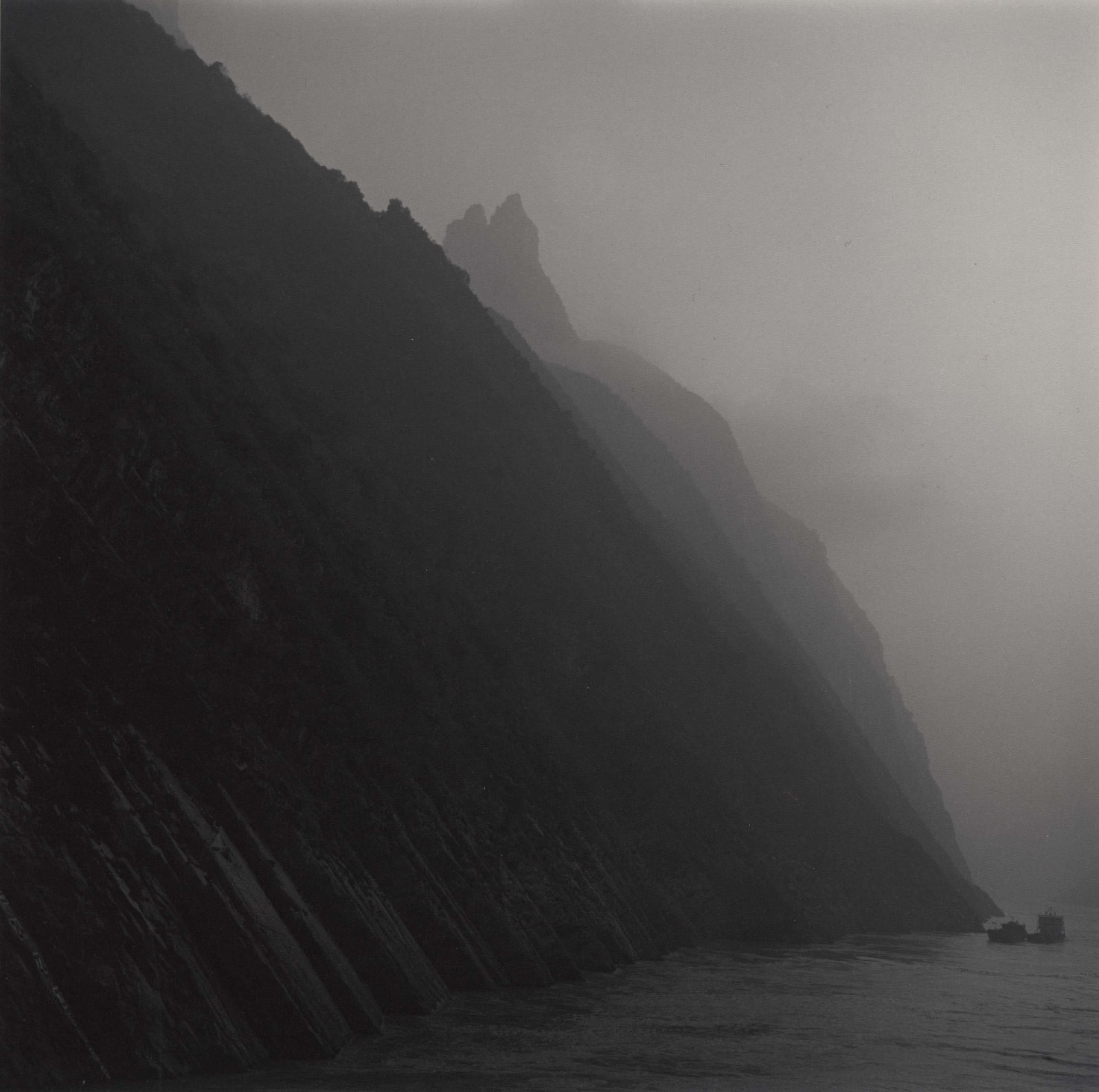 Lynn Davis, Three Gorges, Yangtze River, China, 2001
