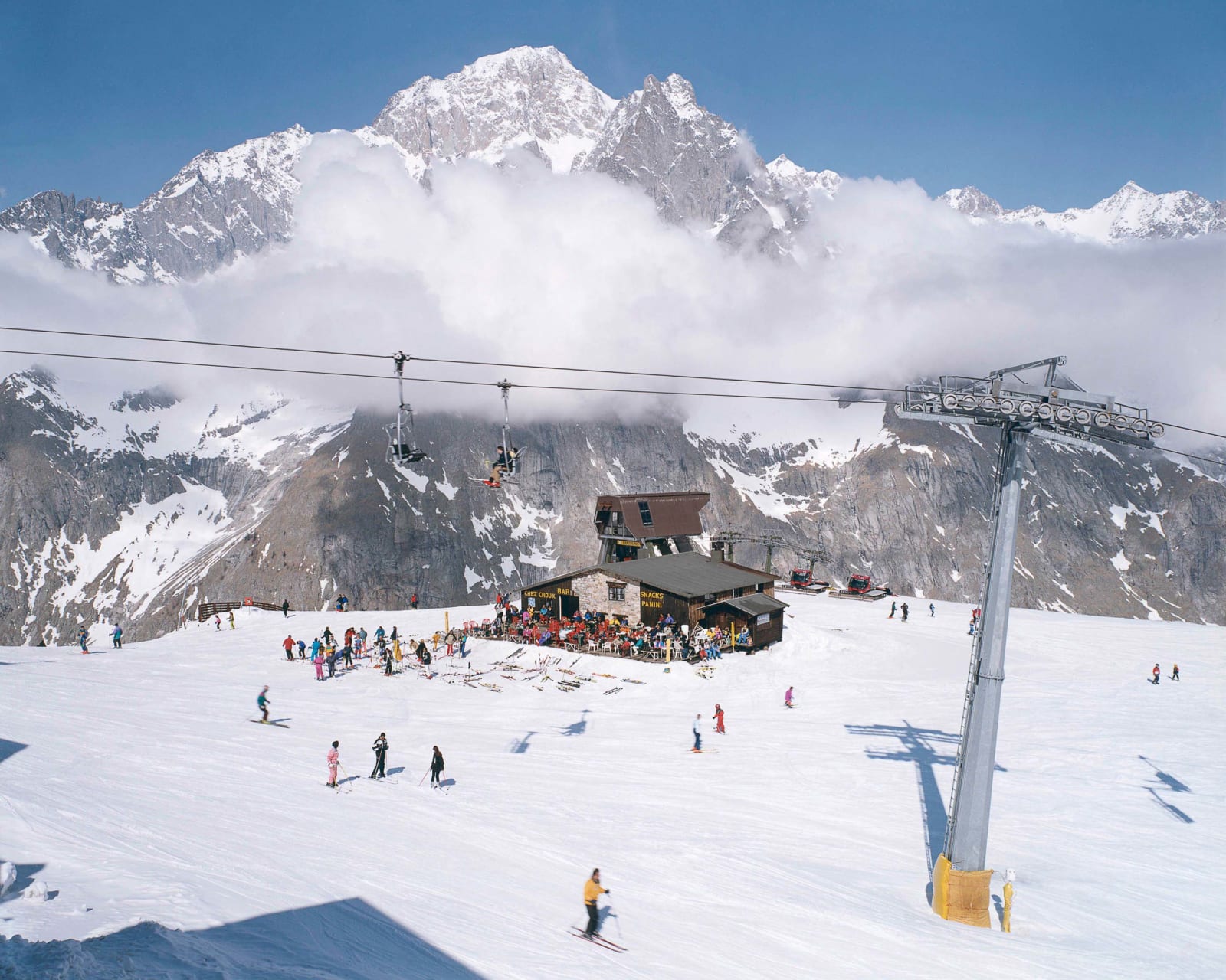 Skiers and chairlift on mountain, Mont Blanc de Courmayeur, by Massimo Vitali