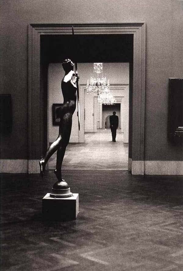 Elliott Erwitt, Metropolitan Museum, New York City, 1953