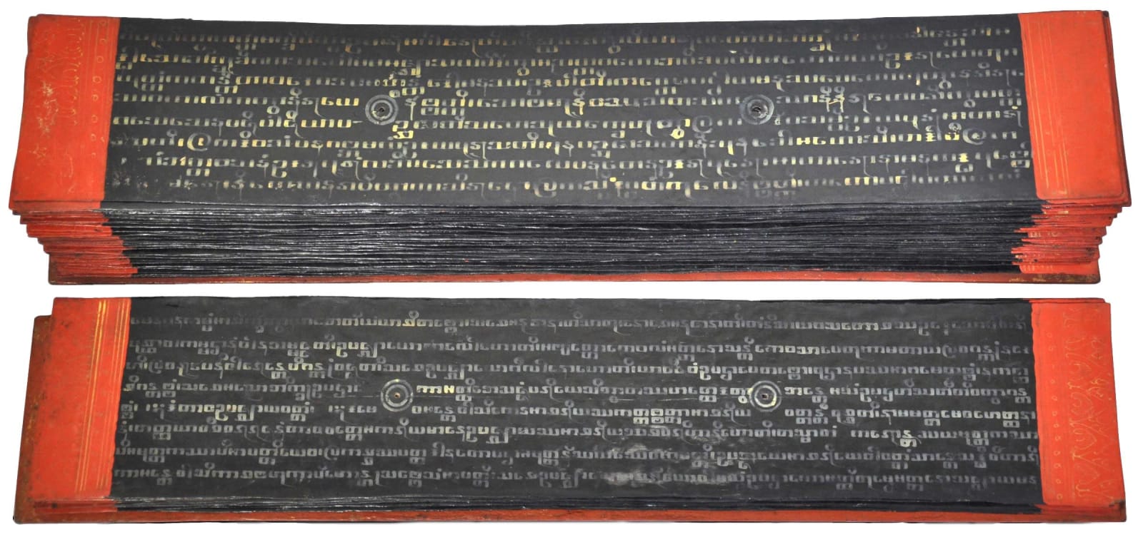 [Burmese manuscript - Buddhism], Sutta Vibhanga in manuscript chest, S.a. [ca. 1850 CE]. S.l. [Burma]