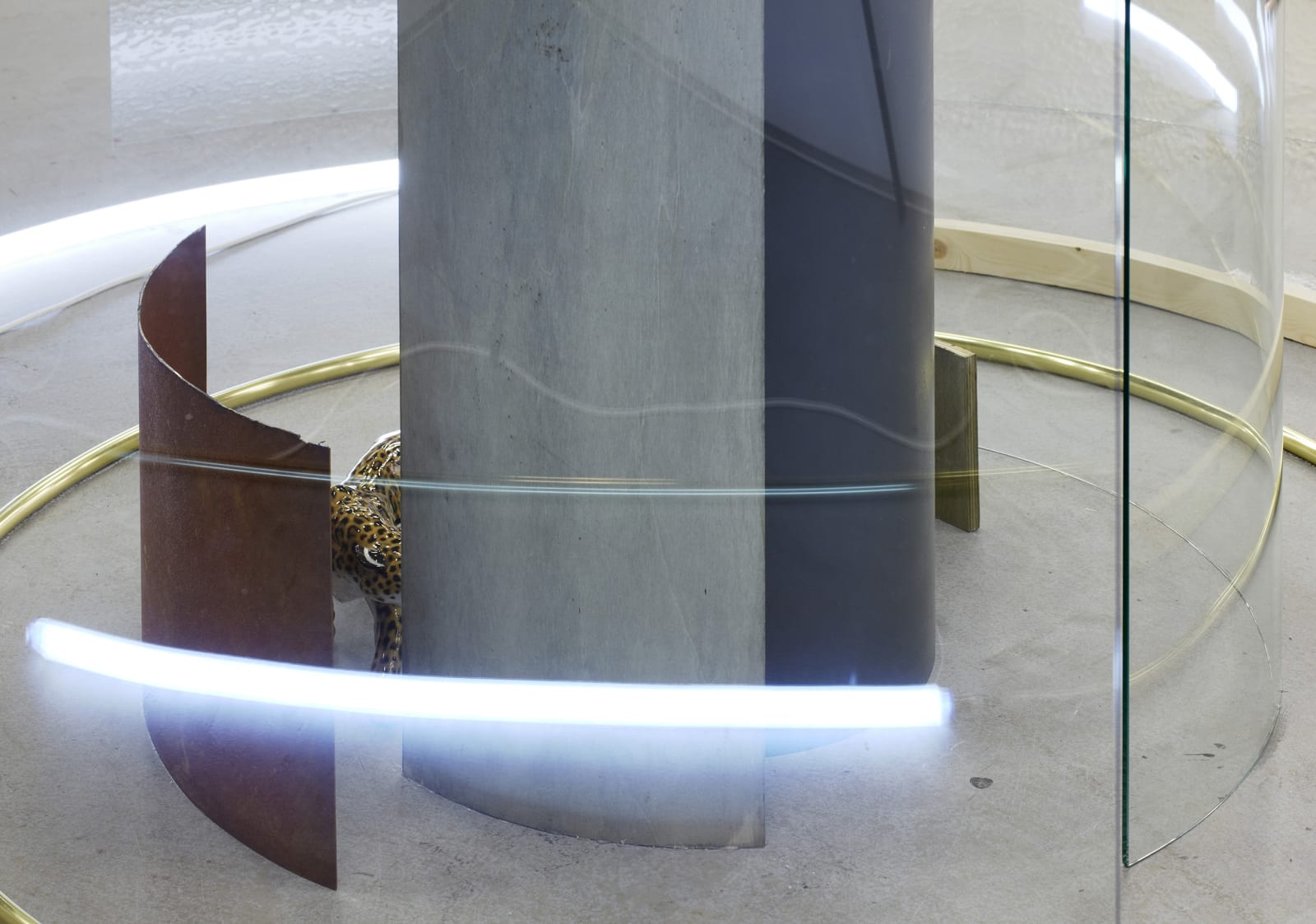 ALICJA KWADE, Connectivity of Force Free Bodies Ouroboros, 2010