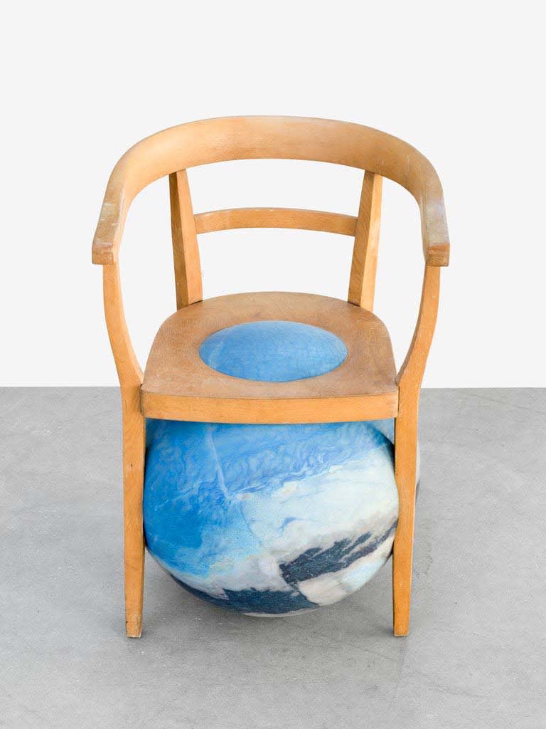 ALICJA KWADE, Siège du Monde, 2020