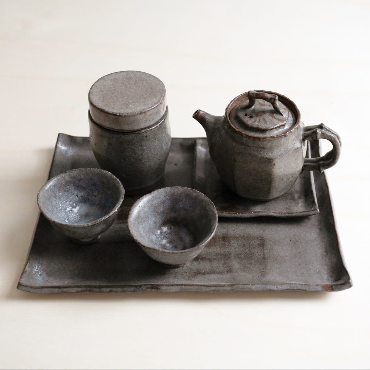 Haruka Matsuo, IJssel teapot set with 2 cups, tea container, tray and plate