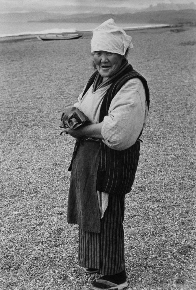 Yoichi Midorikawa, Old lady at the seaside, c1947-1948