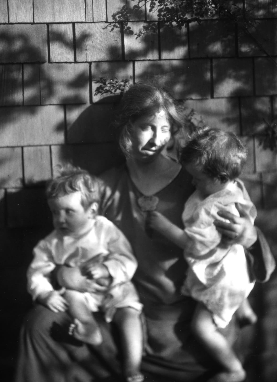 Imogen Cunningham, Self Portrait with Twins, 1918