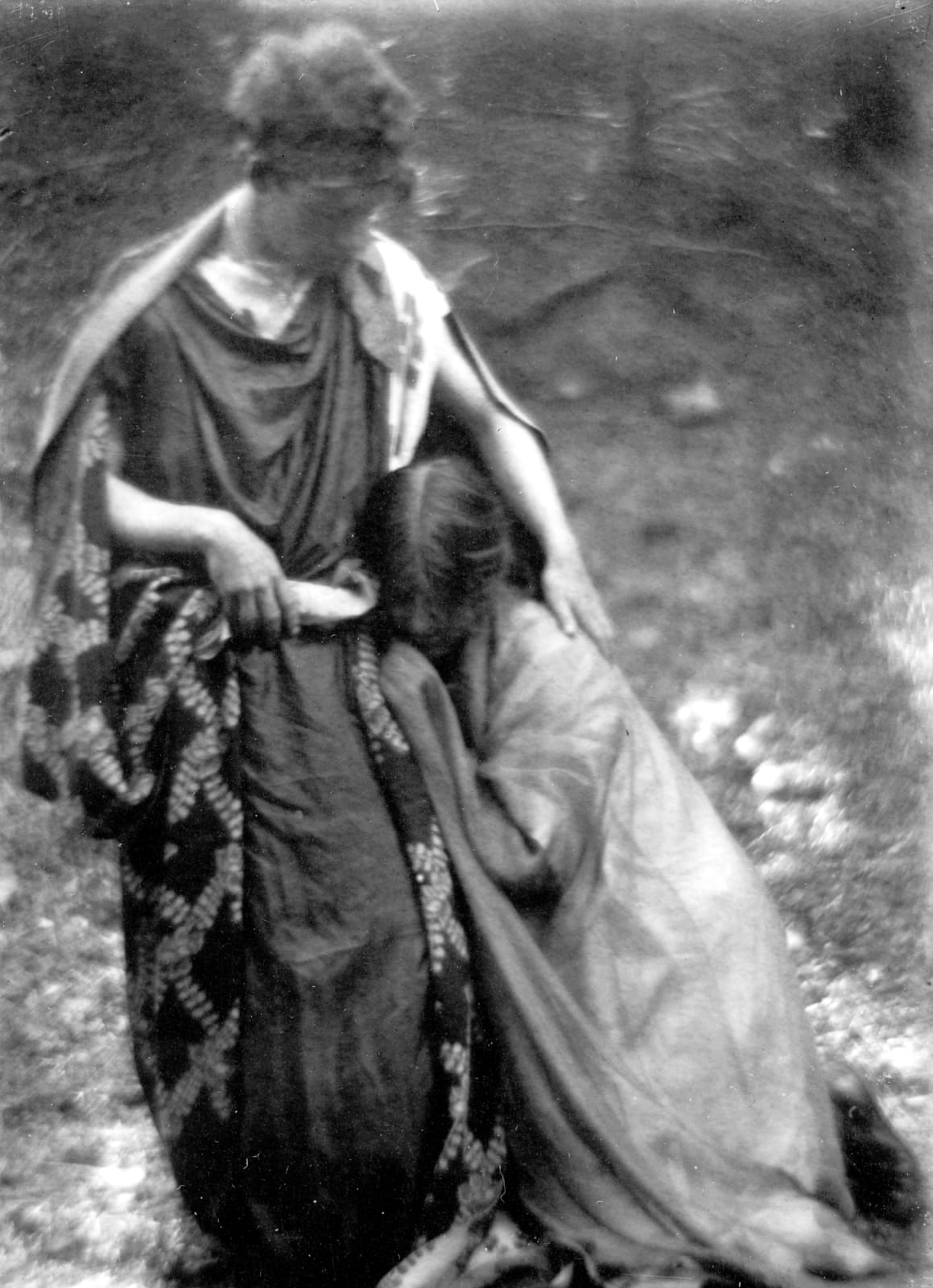 Imogen Cunningham, Figures on the Shore, 1910s
