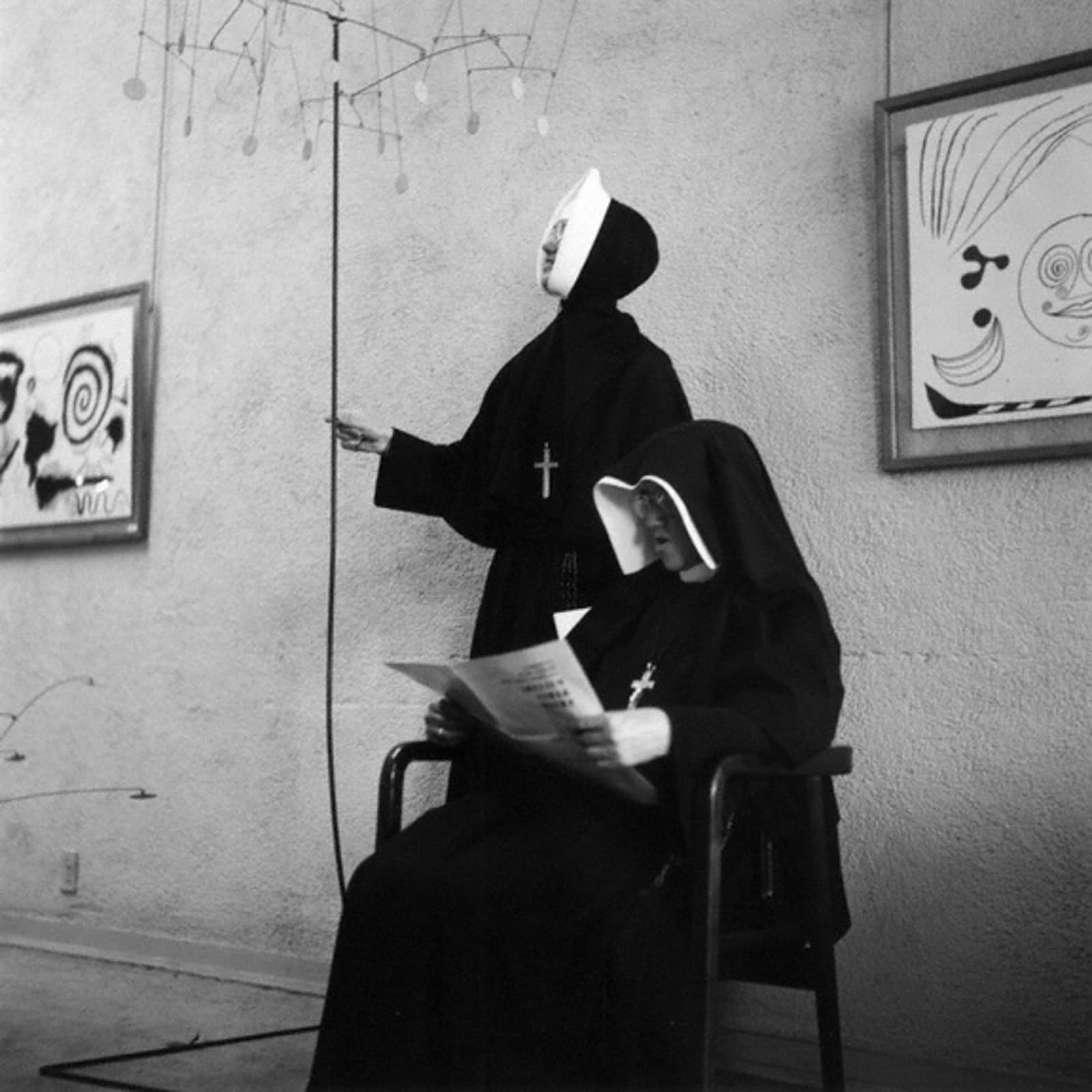 Imogen Cunningham, Nuns at a Calder Show, 1953