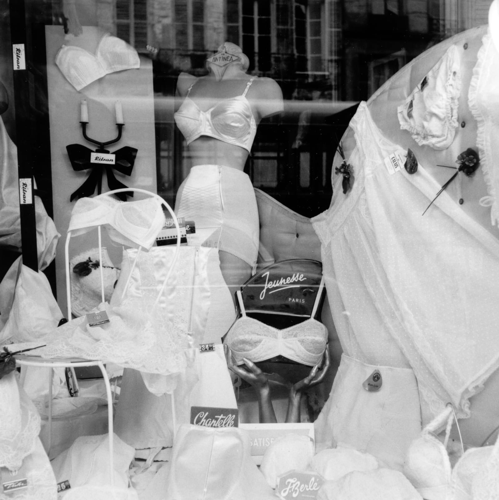 Imogen Cunningham, Shop Window in Paris