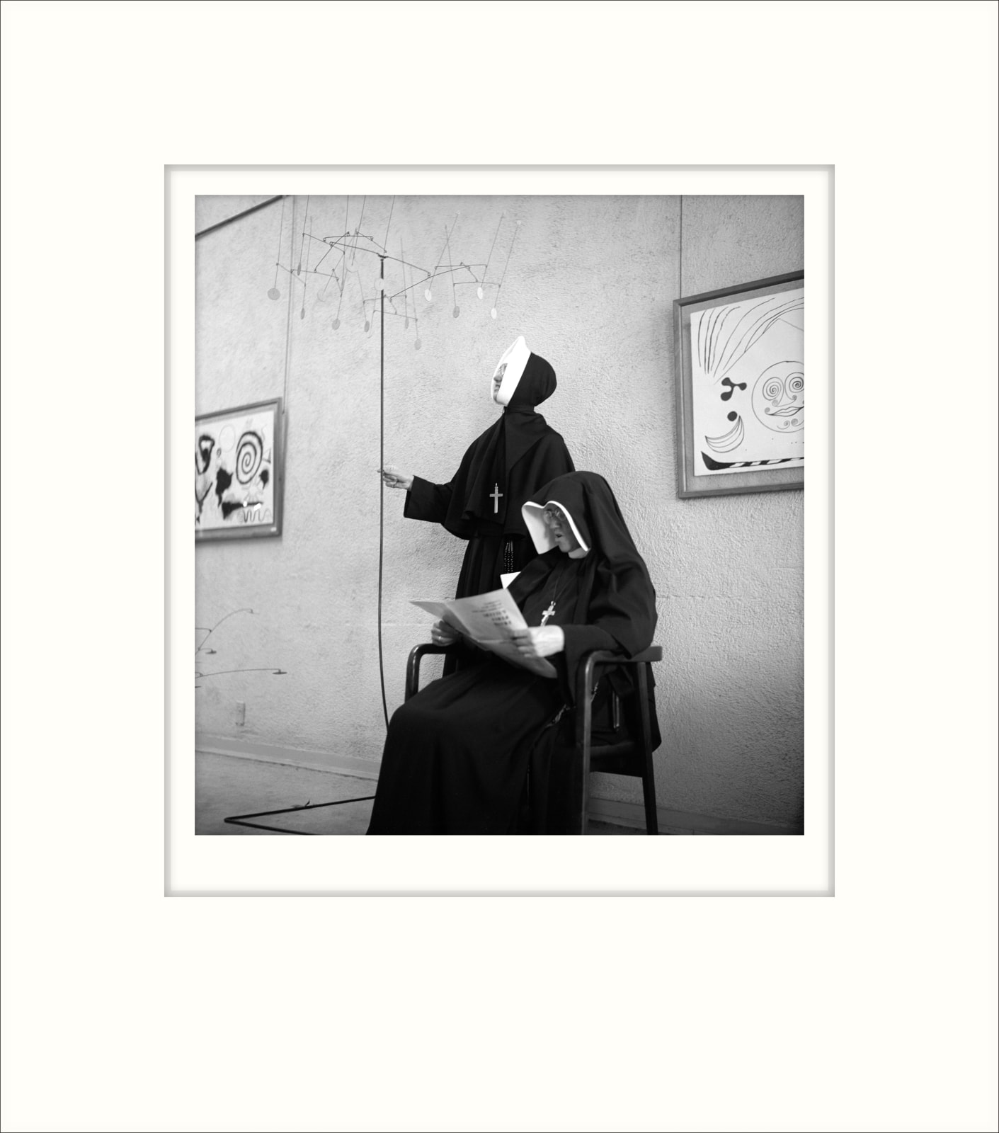 Imogen Cunningham, Nuns at a Calder Show, 1953