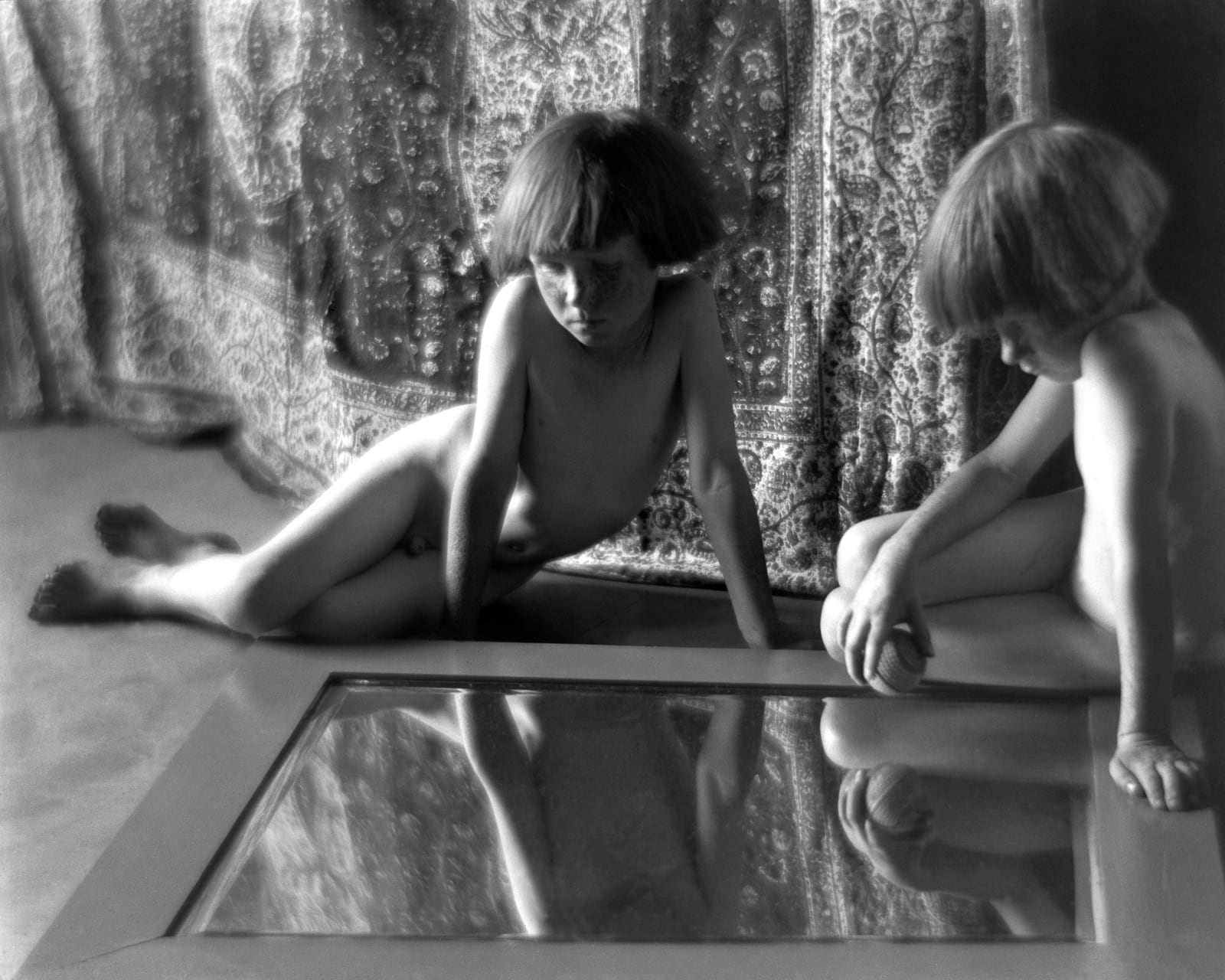 Imogen Cunningham, Twins with Mirror 3, 1923