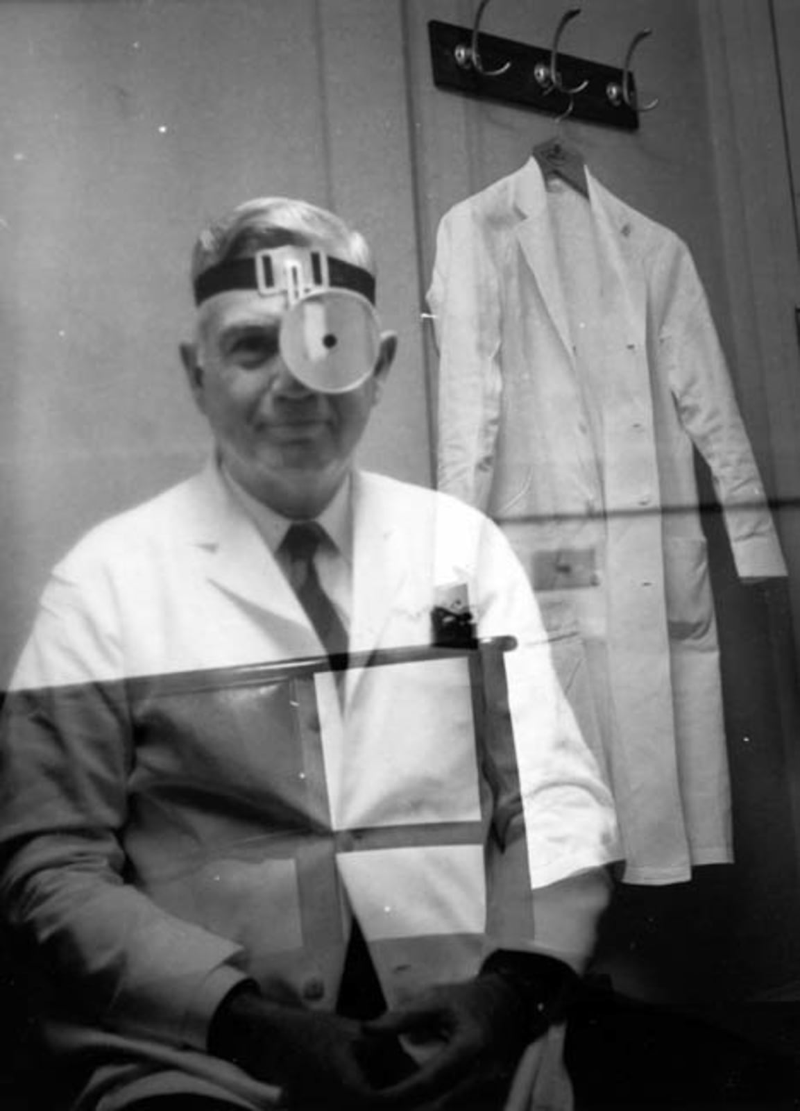 Imogen Cunningham, A Visit to Dr Sooy, 1973