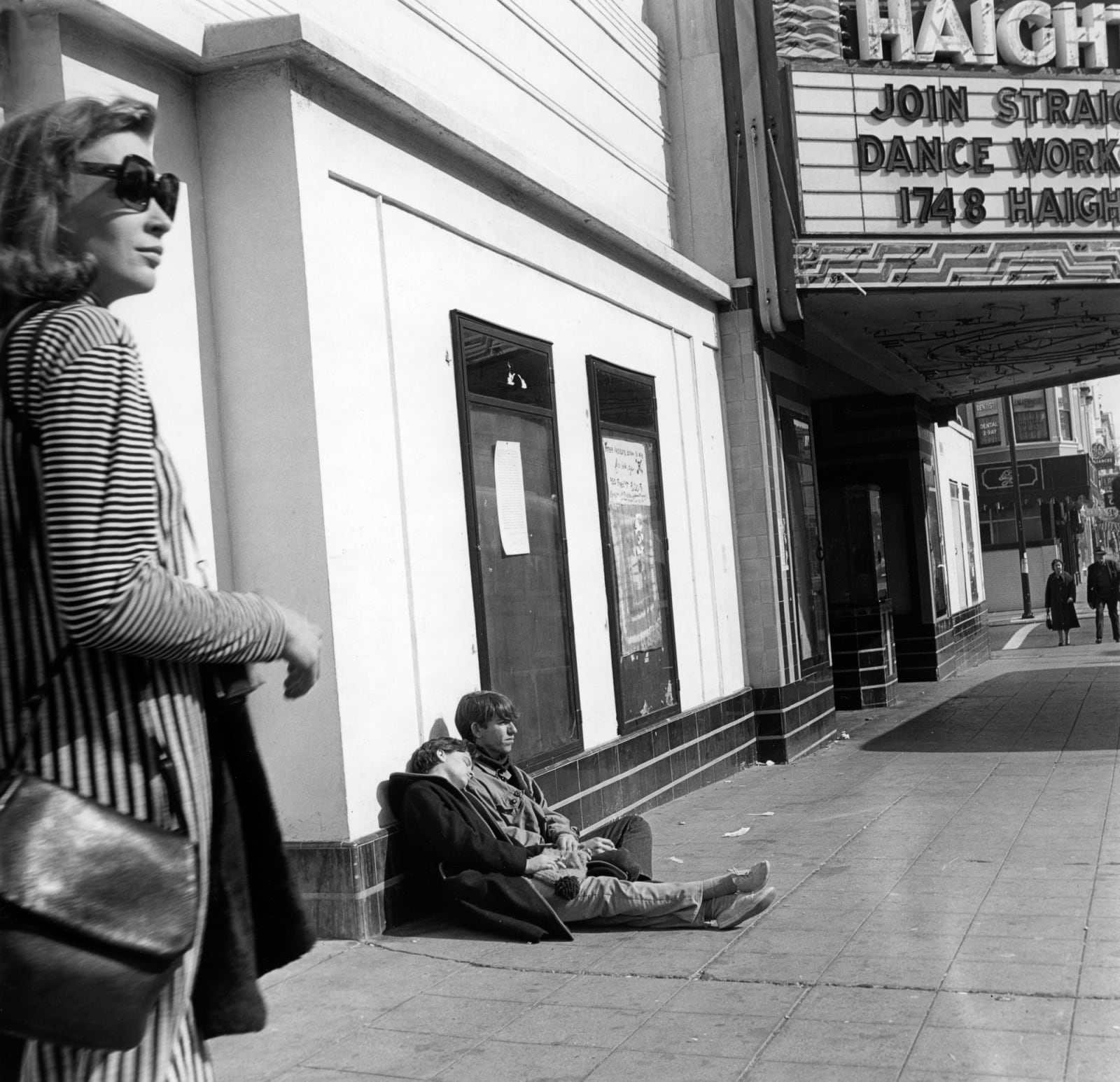 Cunningham, Haight Street Theater, 1967 | Imogen Cunningham Official Site