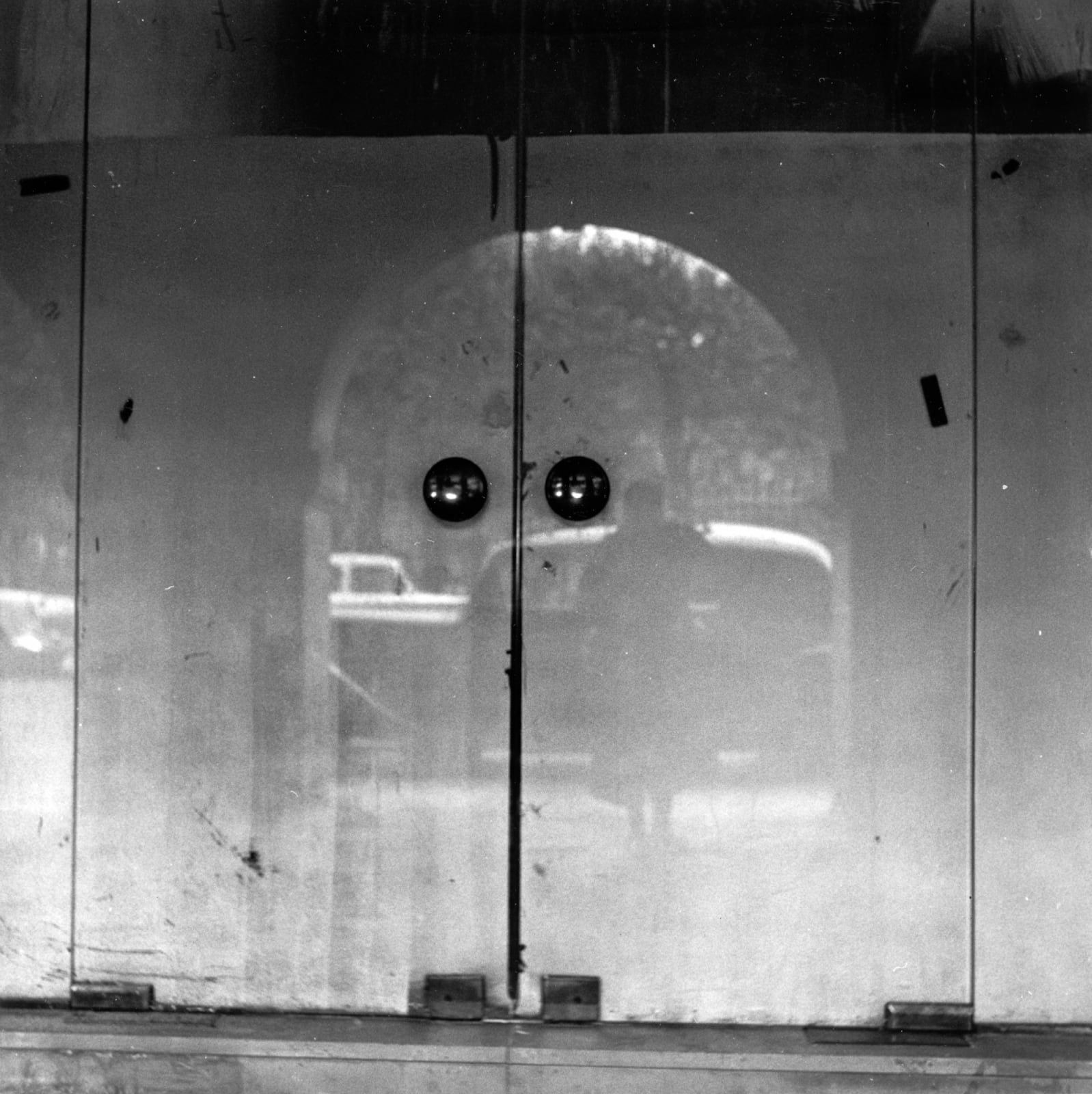 Imogen Cunningham, Self Portrait, Place des Vosges, Paris, nd
