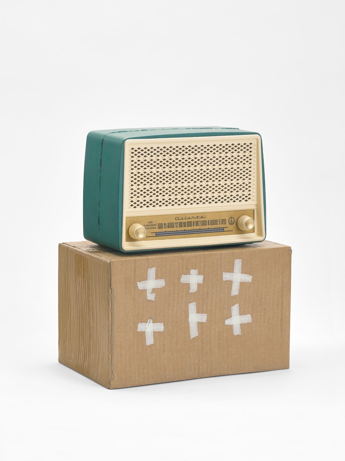 Richard Forster, Alternative Architectures (after Michael Graves): Ostalgie ‘Orienta’ radio, 2020-2023