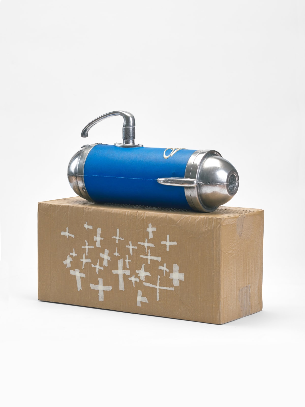 Richard Forster, Alternative Architectures (after Michael Graves): Ostalgie ‘Omega’ vacuum, 2020-2023