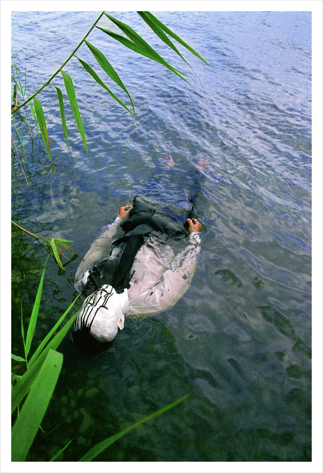 Dai Guangyu 戴光郁, Floating Object 漂浮物, 2006