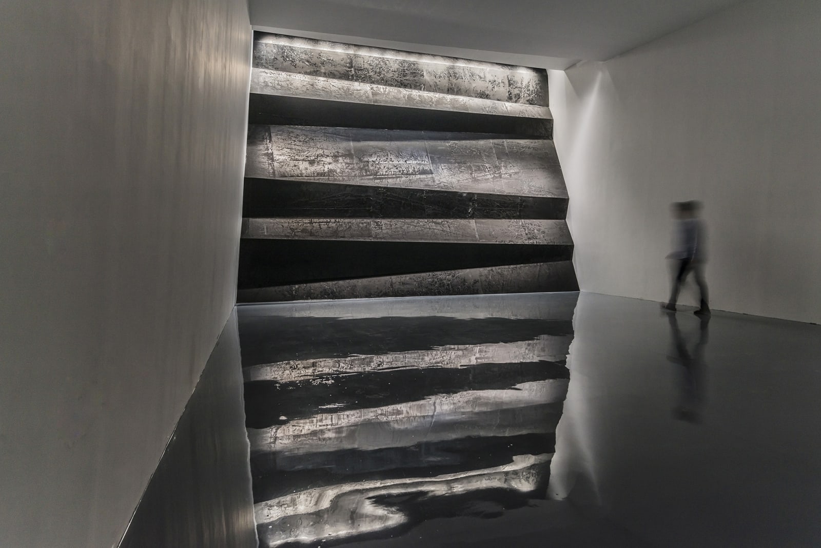 Zheng Chongbin 郑重宾, Wall of Skies 层层天墙, 2015